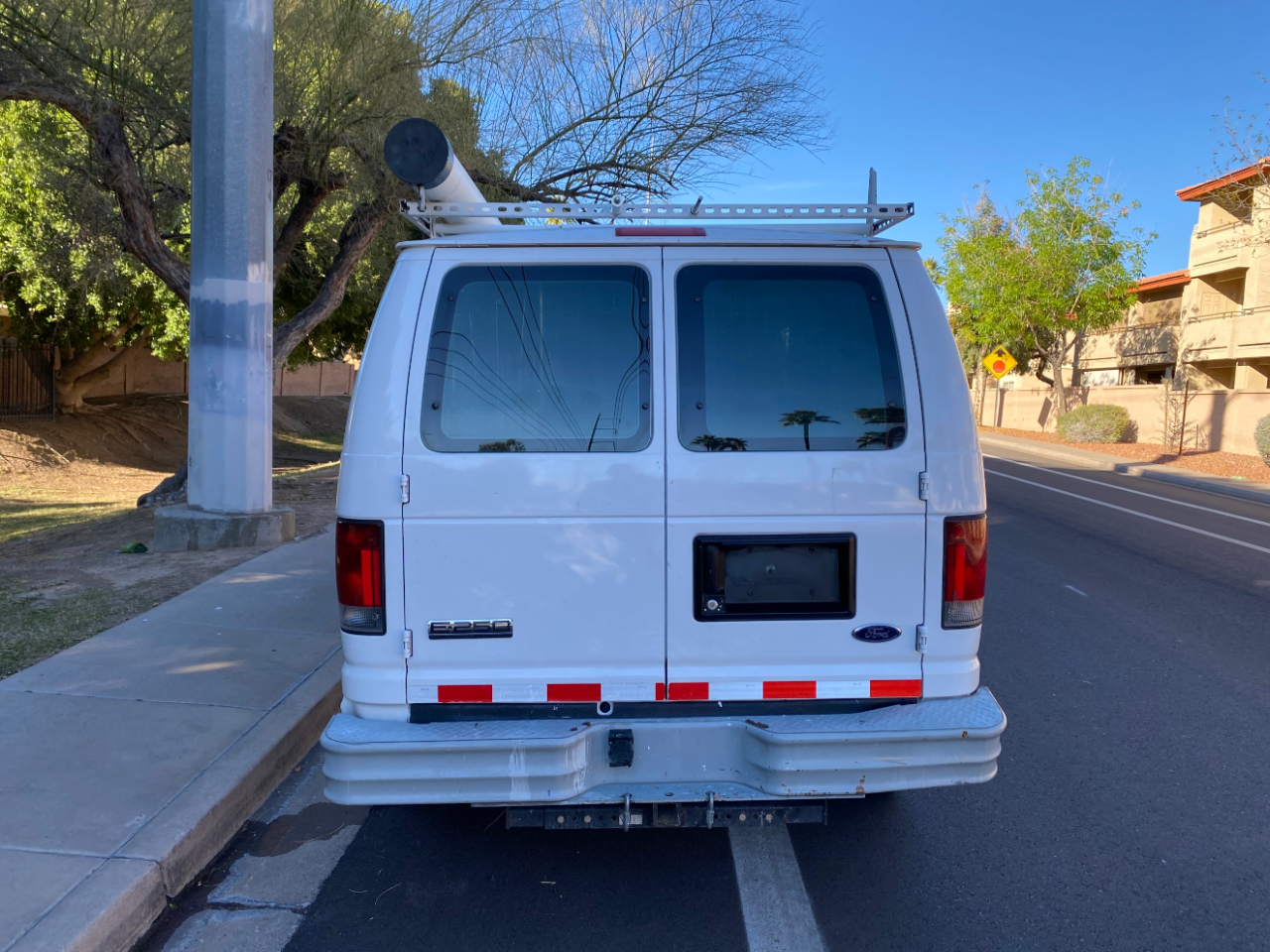 Ford Econoline Cargo Van E-250 138" WB 2010