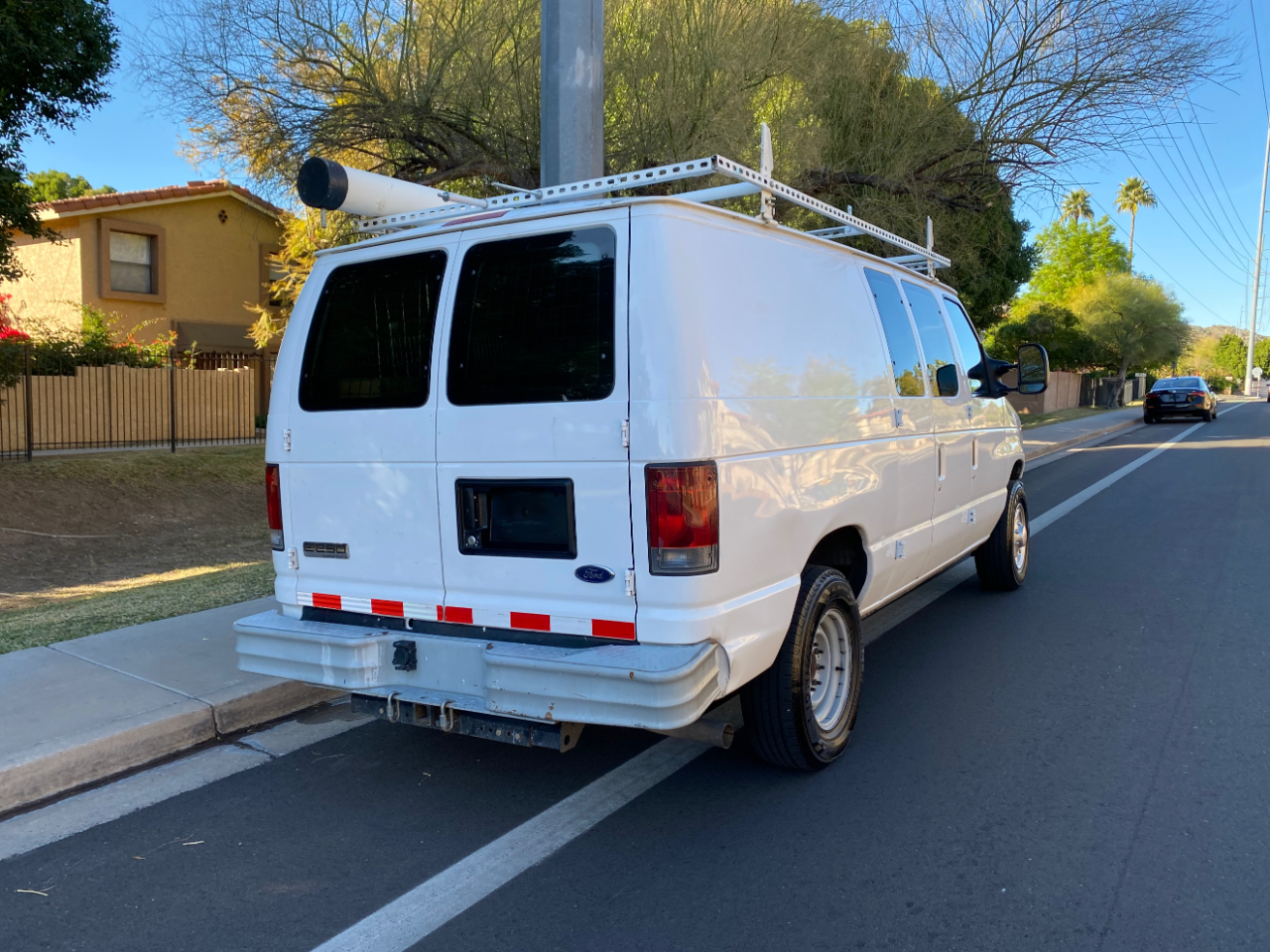 Ford Econoline Cargo Van E-250 138" WB 2010