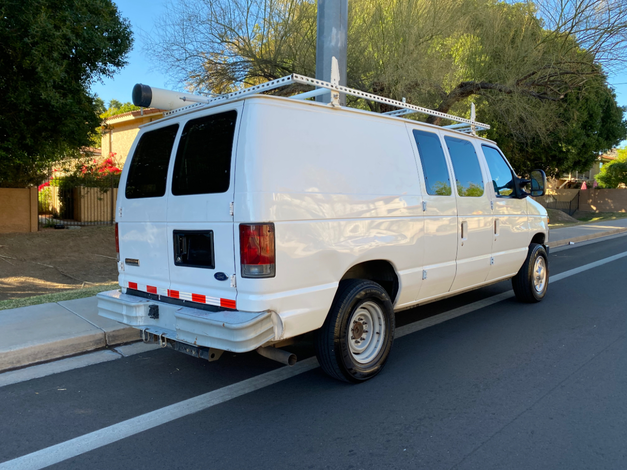 Ford Econoline Cargo Van E-250 138" WB 2010
