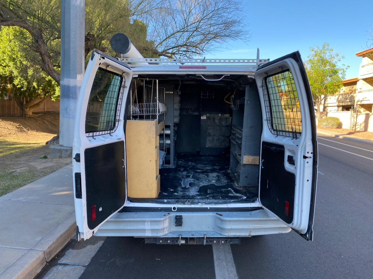 Ford Econoline Cargo Van E-250 138" WB 2010