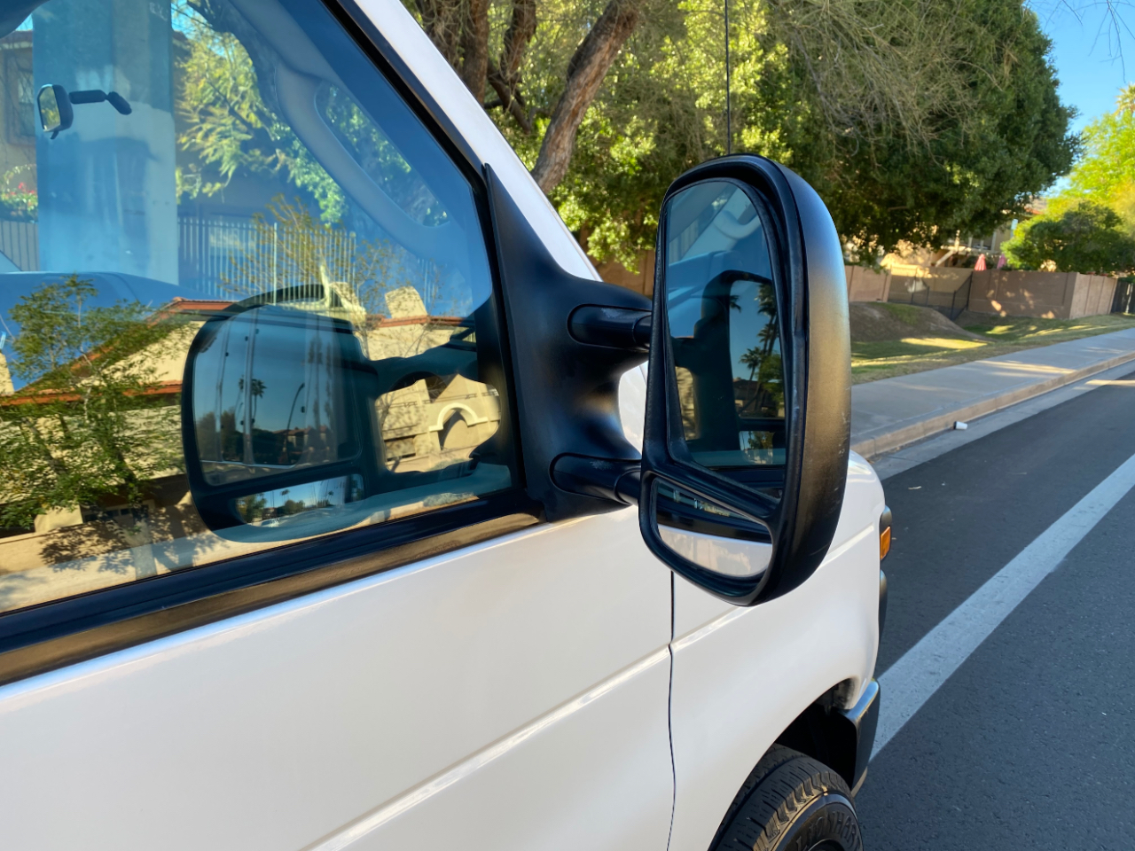 Ford Econoline Cargo Van E-250 138" WB 2010