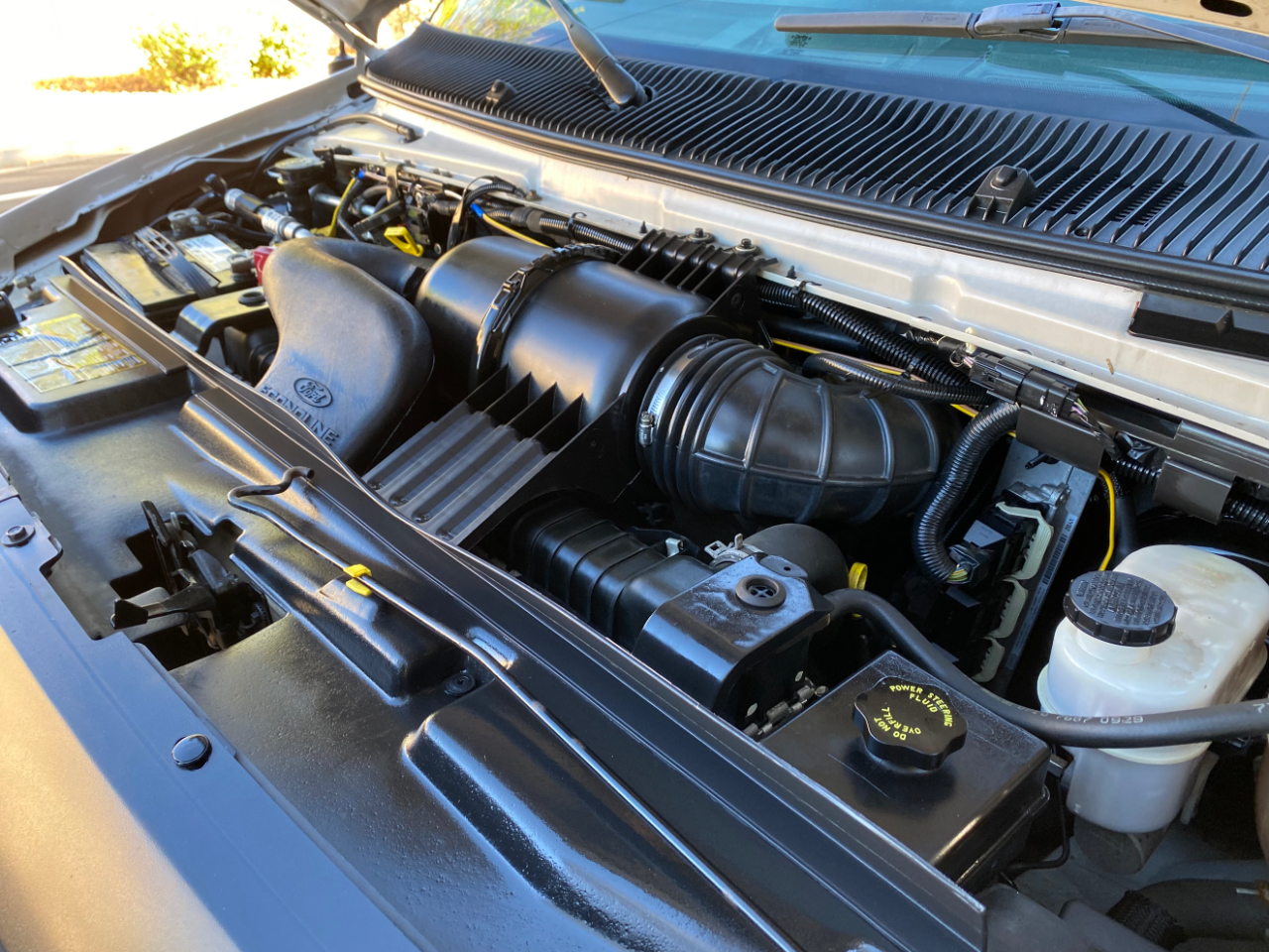 Ford Econoline Cargo Van E-250 138" WB 2010