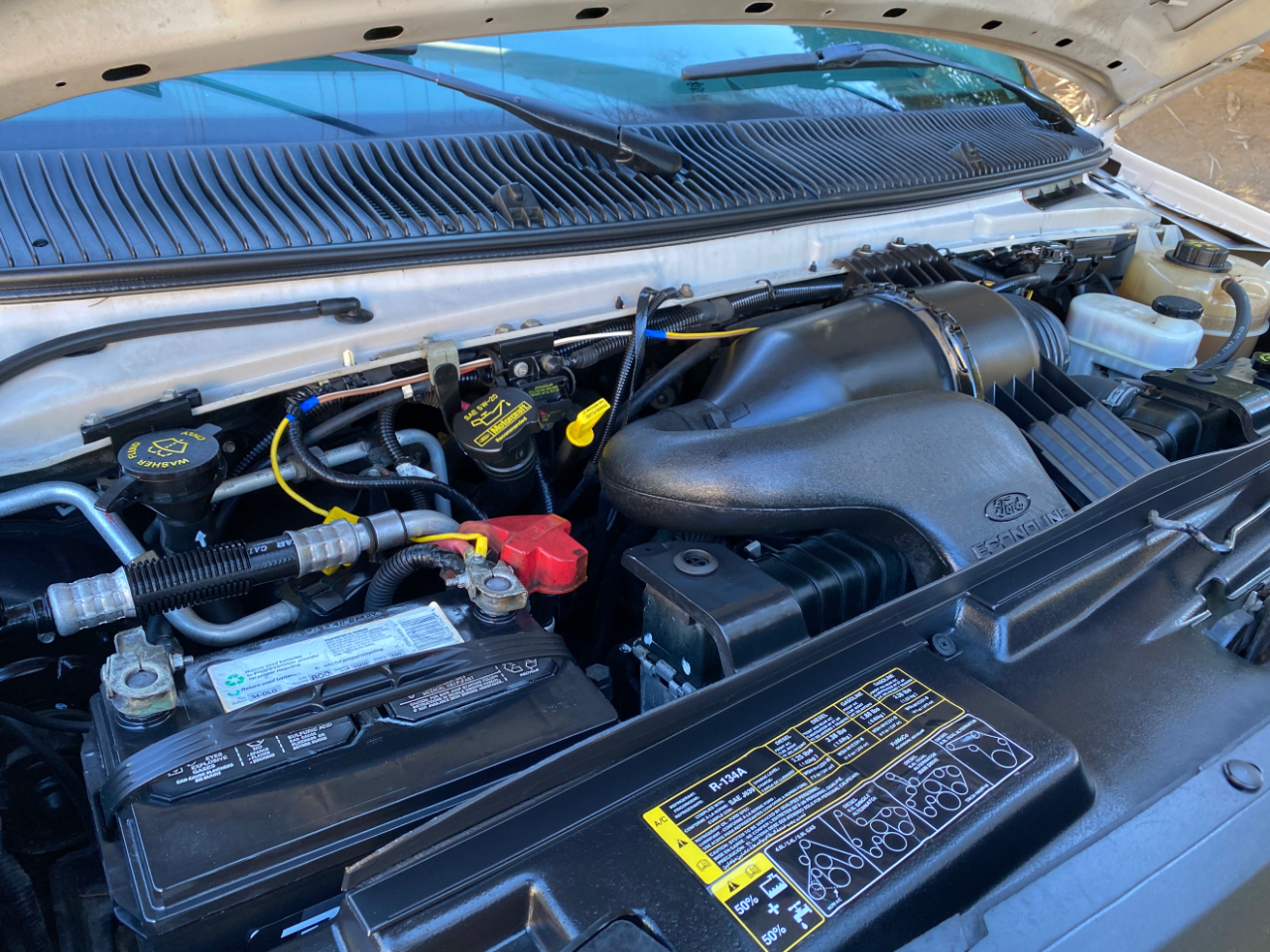 Ford Econoline Cargo Van E-250 138" WB 2010