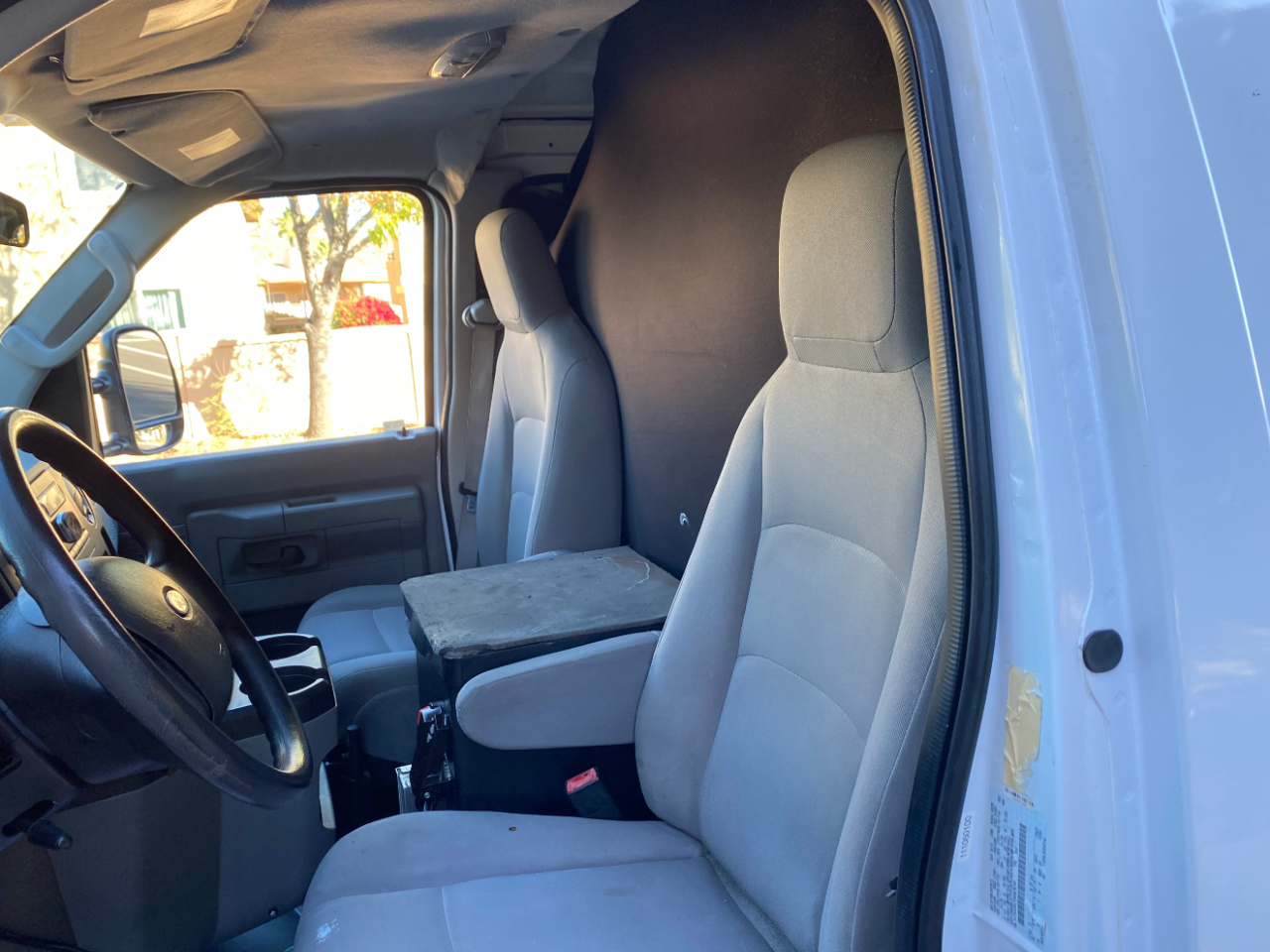 Ford Econoline Cargo Van E-250 138" WB 2010