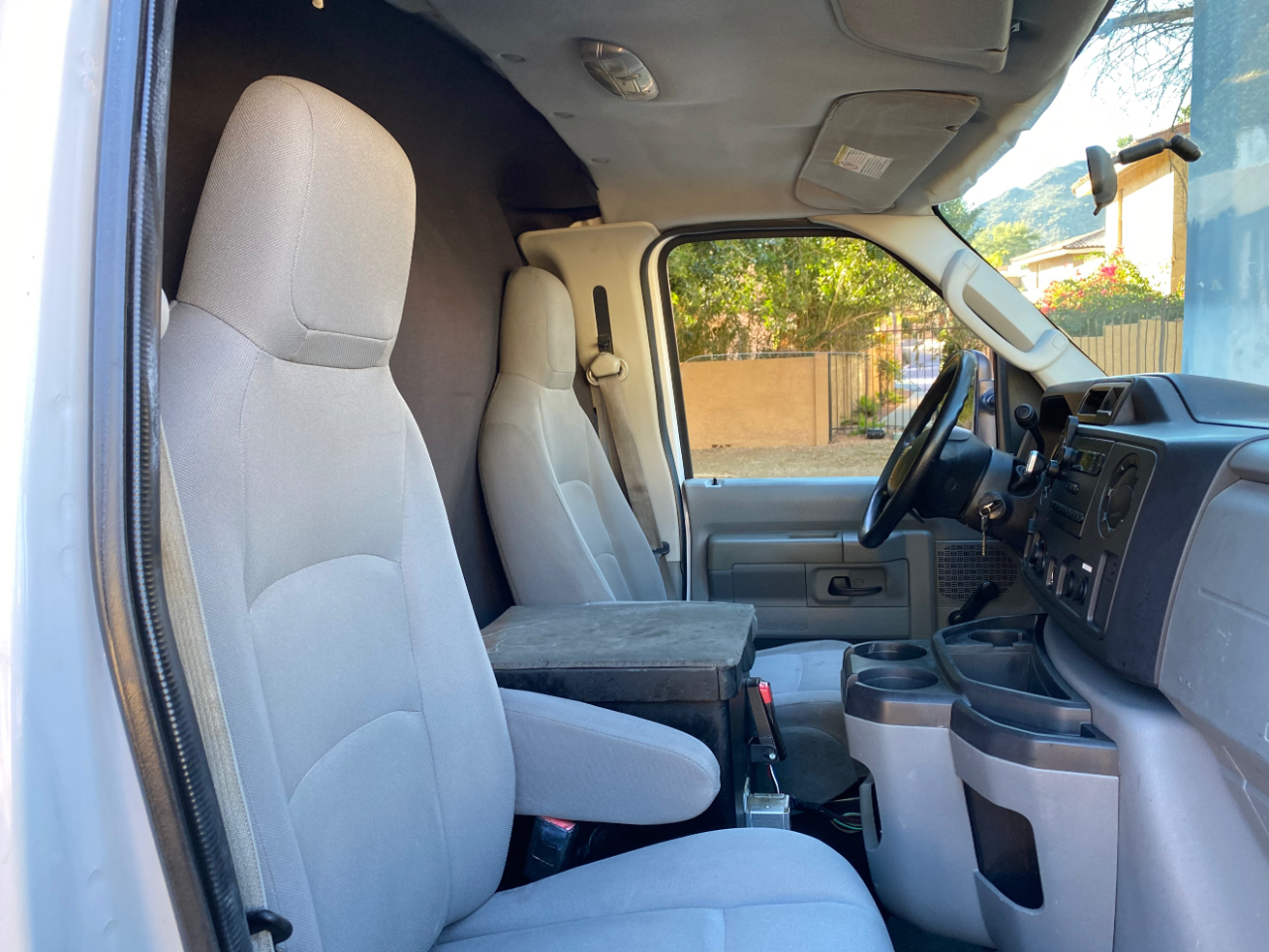 Ford Econoline Cargo Van E-250 138" WB 2010