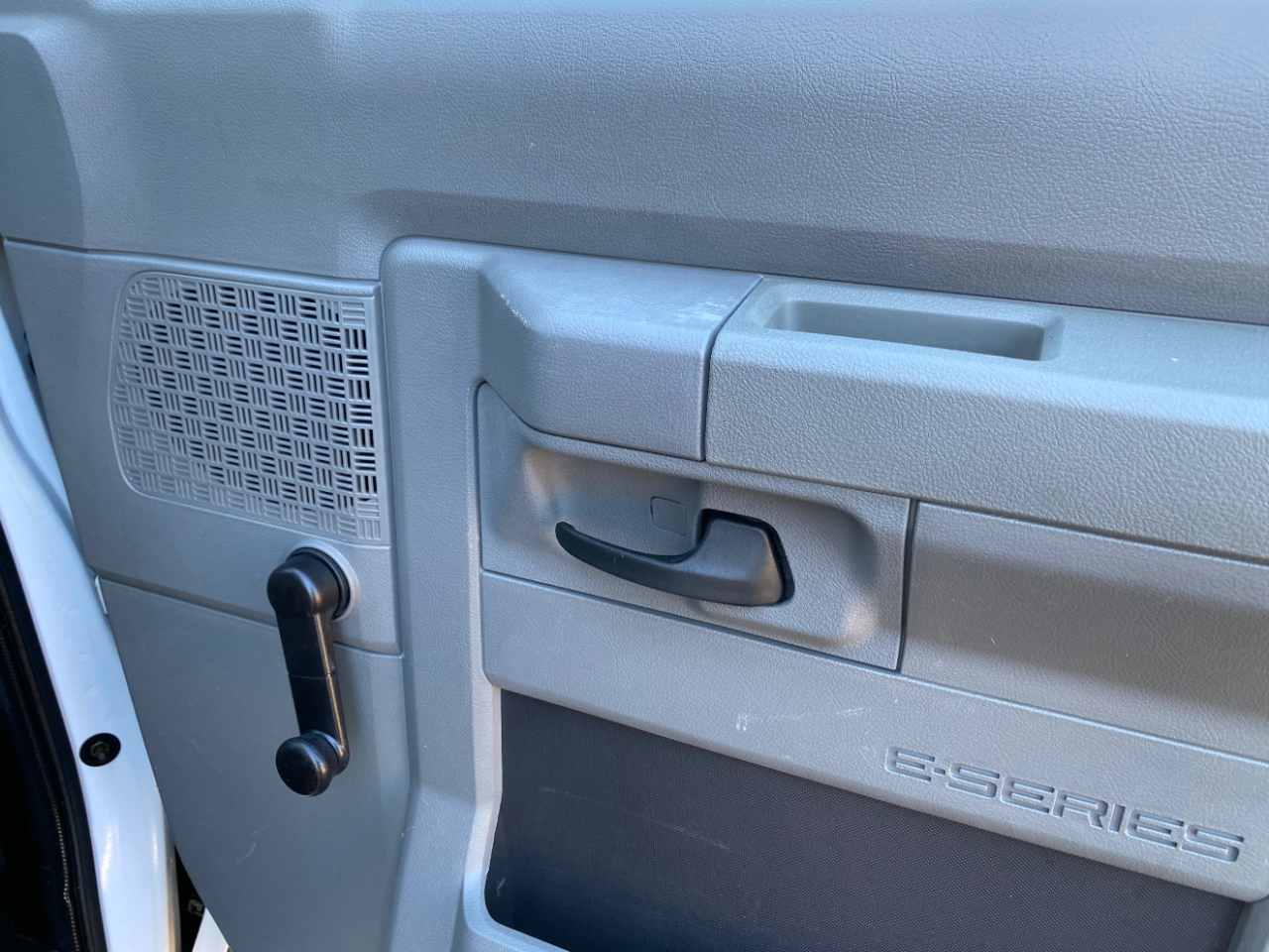 Ford Econoline Cargo Van E-250 138" WB 2010