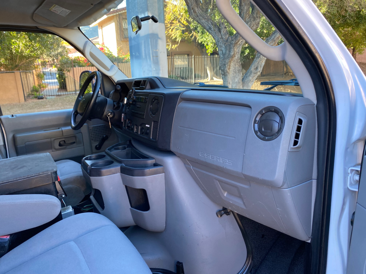 Ford Econoline Cargo Van E-250 138" WB 2010