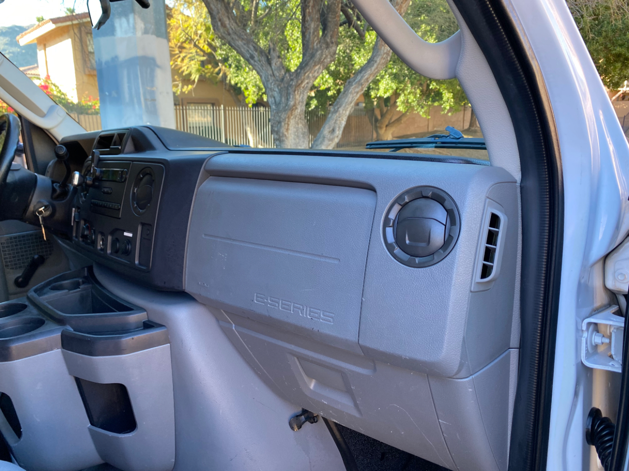 Ford Econoline Cargo Van E-250 138" WB 2010