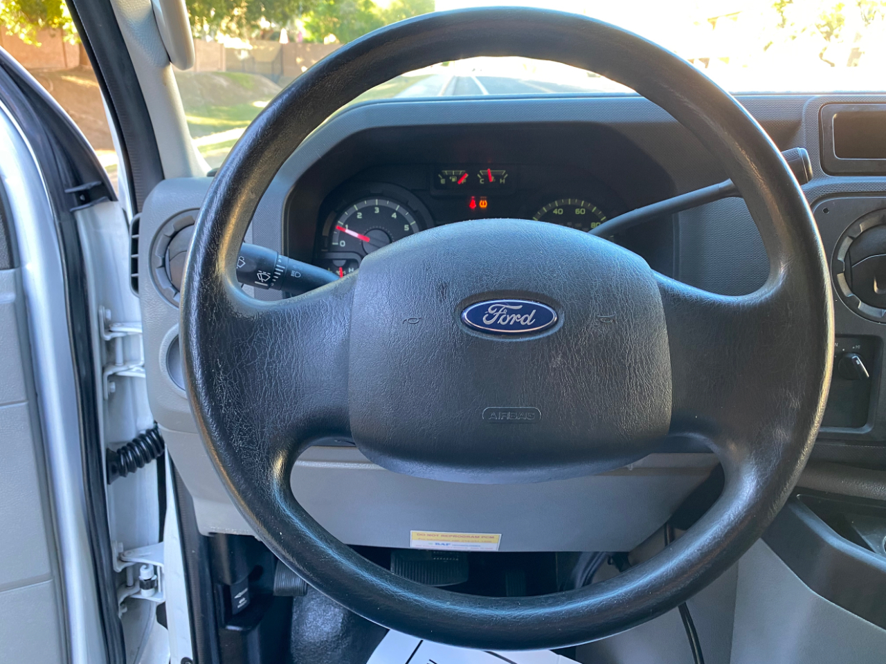 Ford Econoline Cargo Van E-250 138" WB 2010