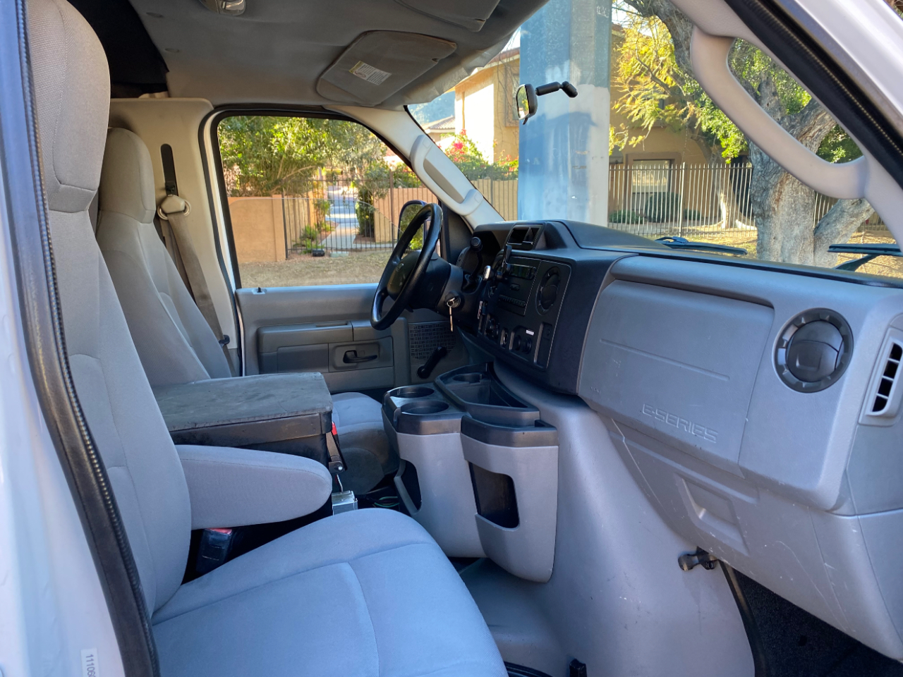 Ford Econoline Cargo Van E-250 138" WB 2010