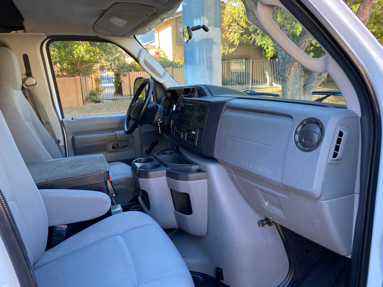 Ford Econoline Cargo Van E-250 138" WB 2010