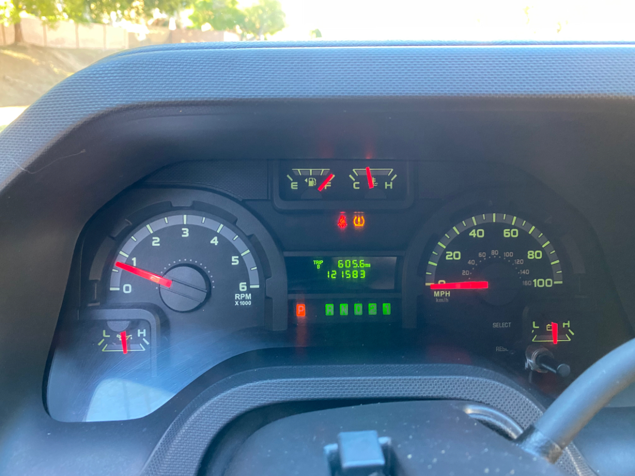 Ford Econoline Cargo Van E-250 138" WB 2010