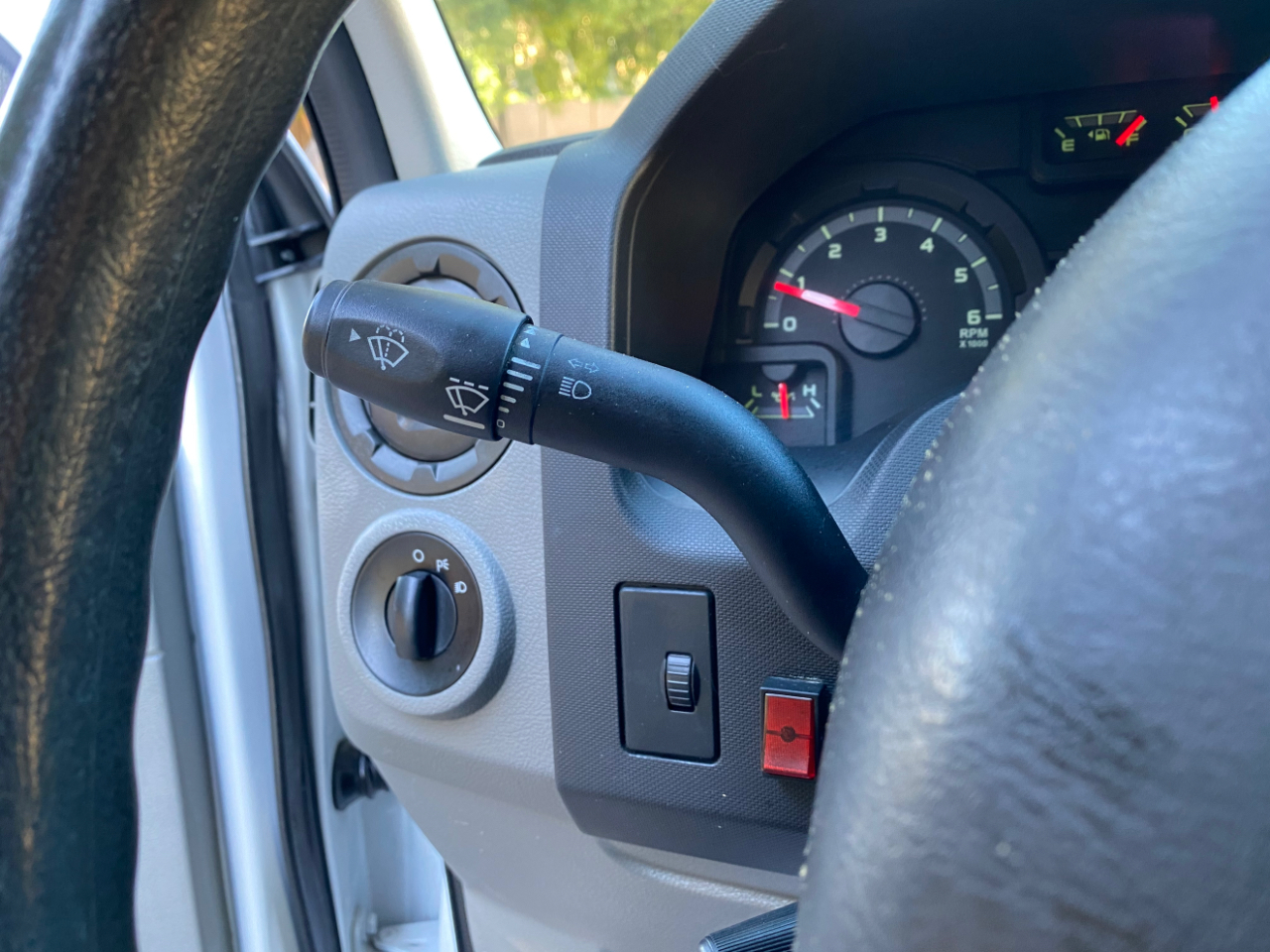 Ford Econoline Cargo Van E-250 138" WB 2010