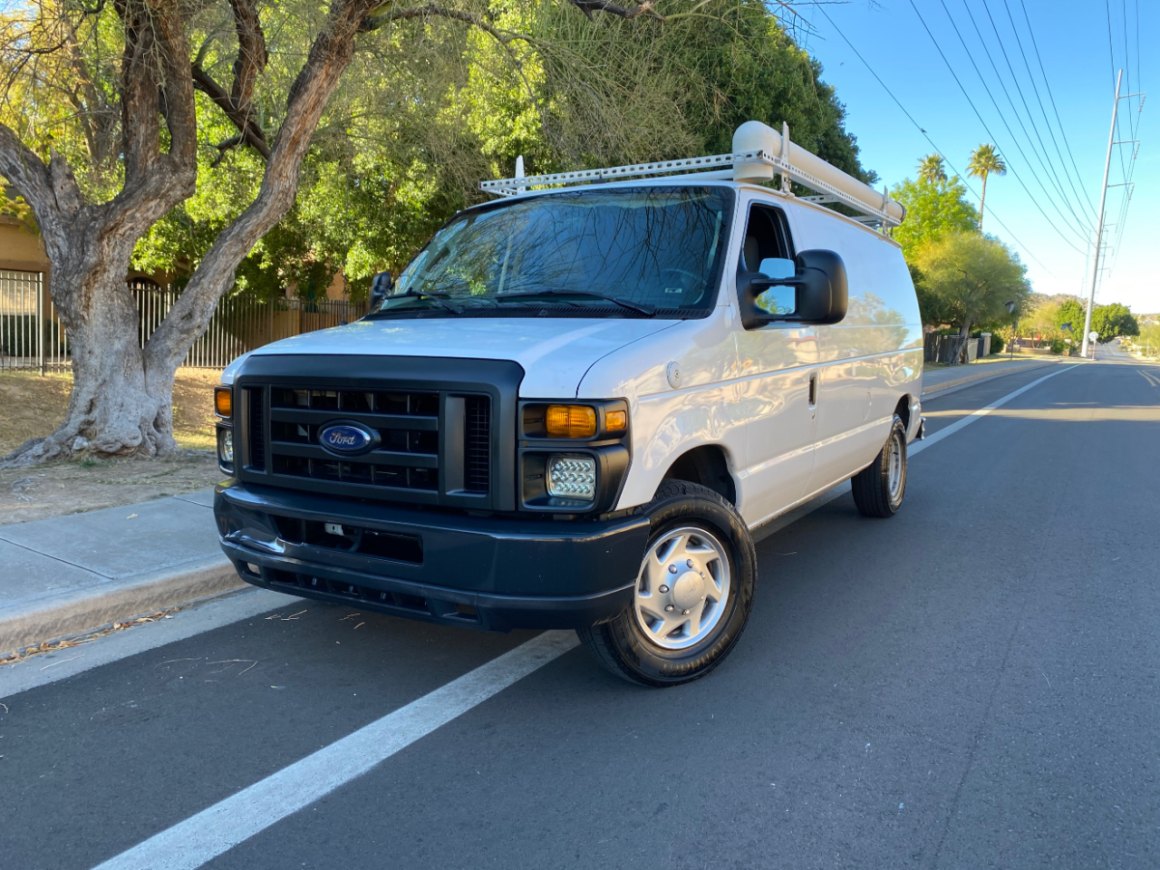 Ford Econoline Cargo Van E-250 138" WB 2010