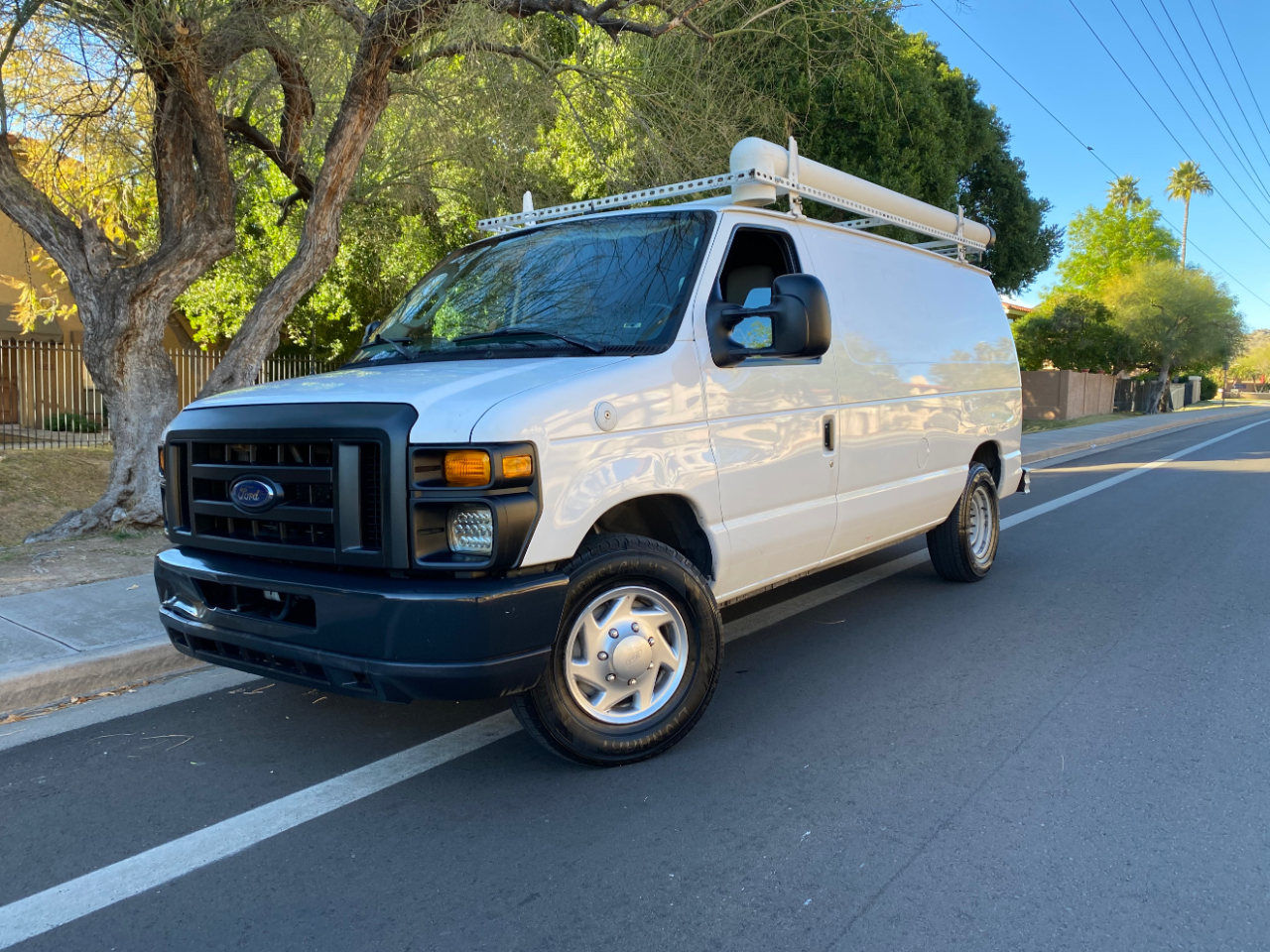 Ford Econoline Cargo Van E-250 138" WB 2010