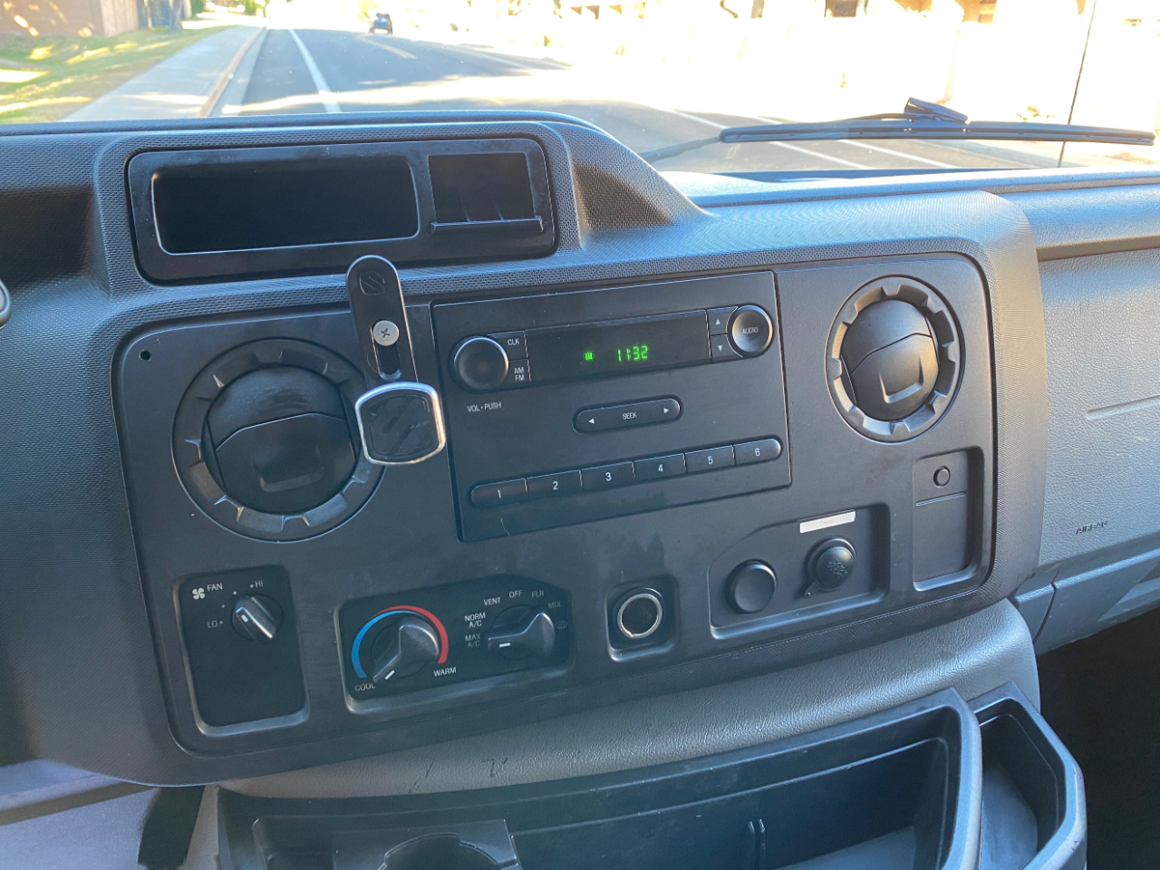 Ford Econoline Cargo Van E-250 138" WB 2010