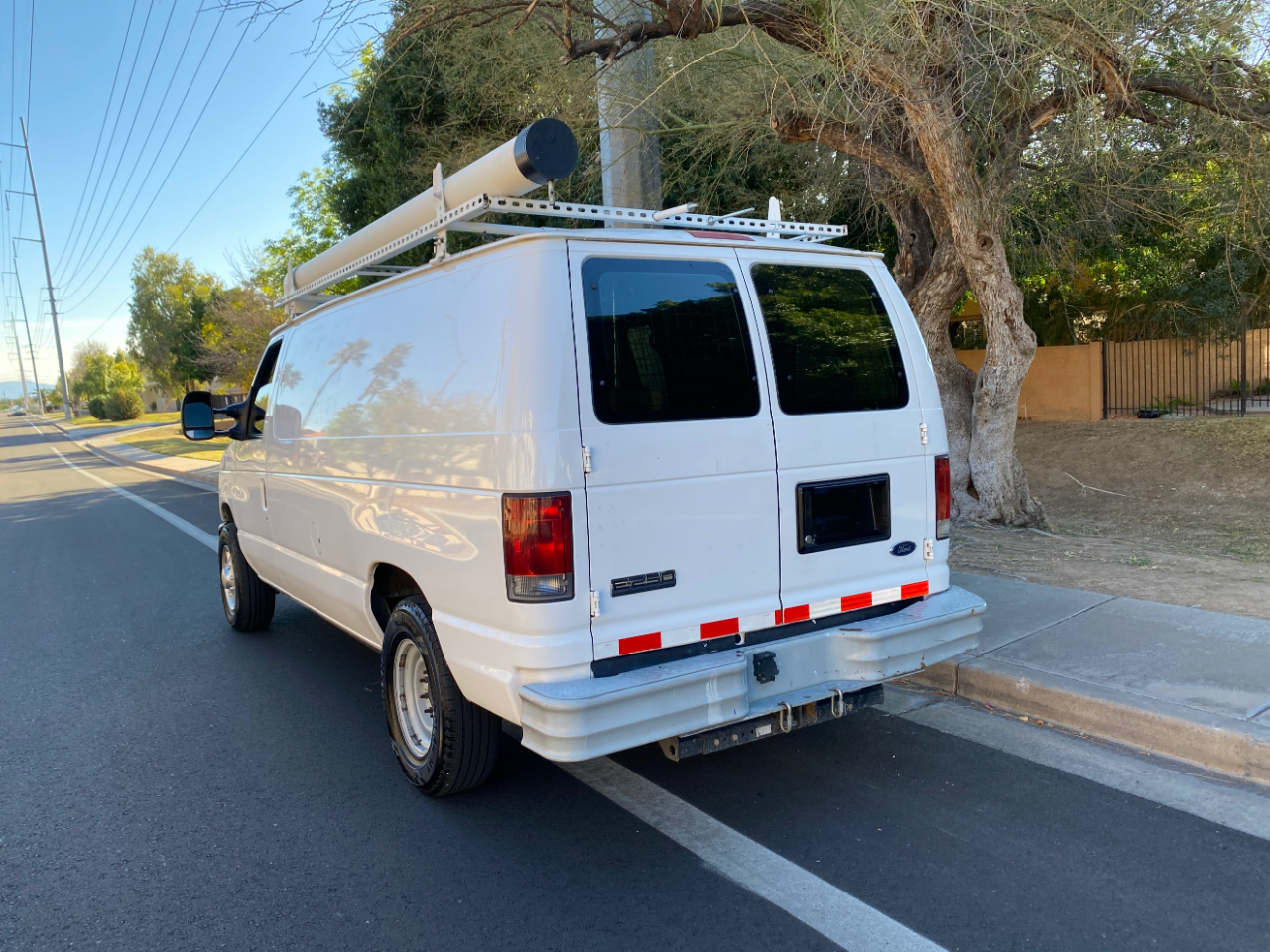 Ford Econoline Cargo Van E-250 138" WB 2010