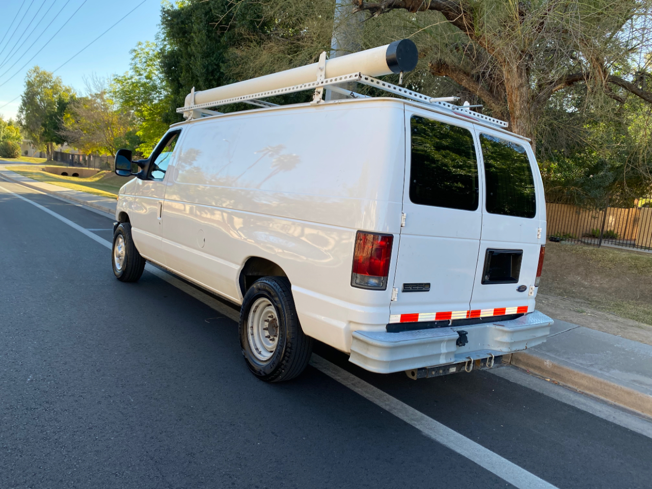 Ford Econoline Cargo Van E-250 138" WB 2010