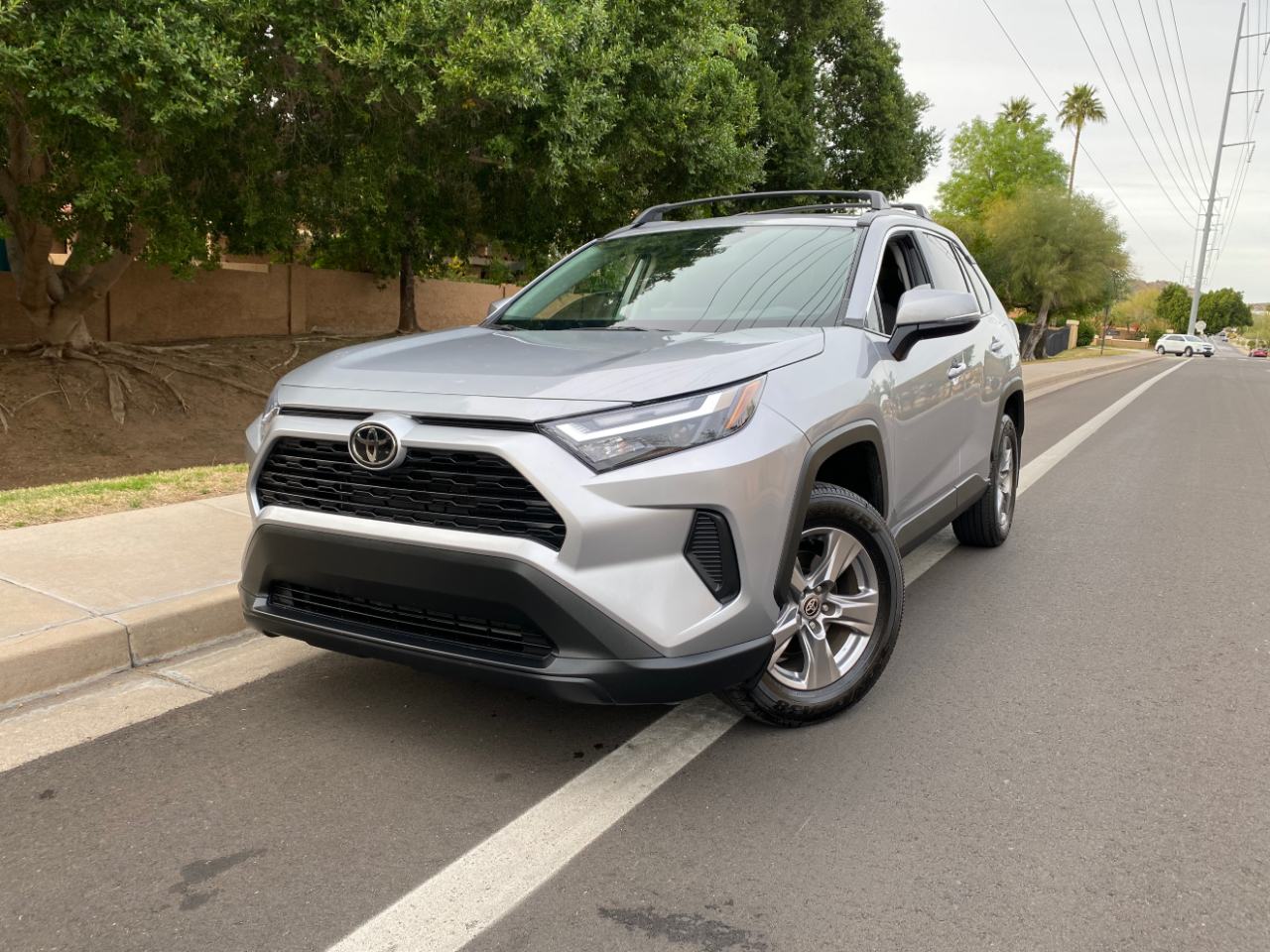 Toyota RAV4 XLE FWD (Natl) 2024