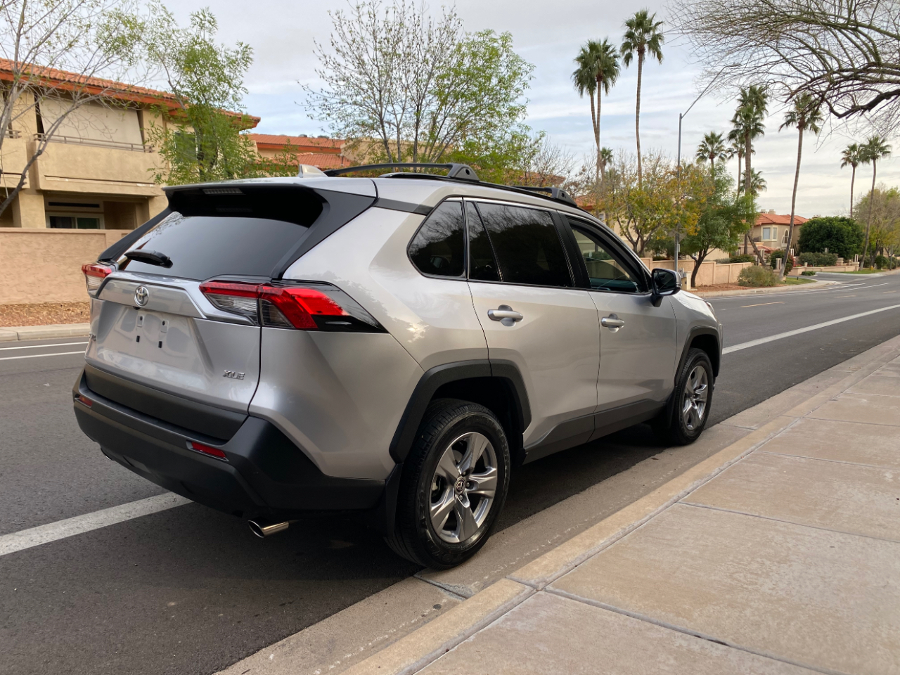 Toyota RAV4 XLE FWD (Natl) 2024