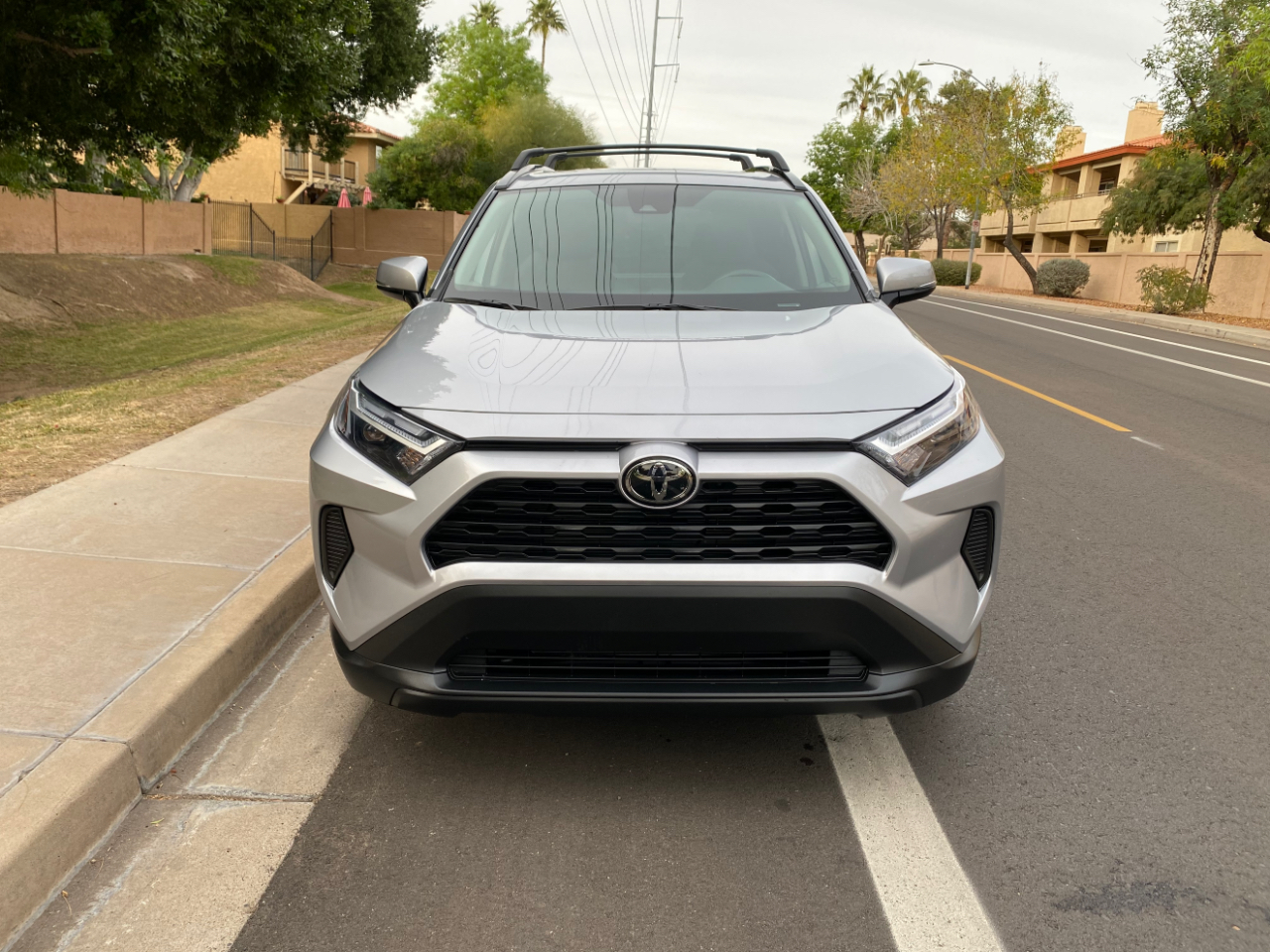 Toyota RAV4 XLE FWD (Natl) 2024