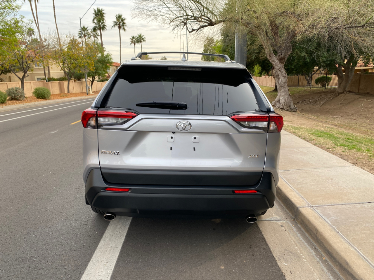 Toyota RAV4 XLE FWD (Natl) 2024