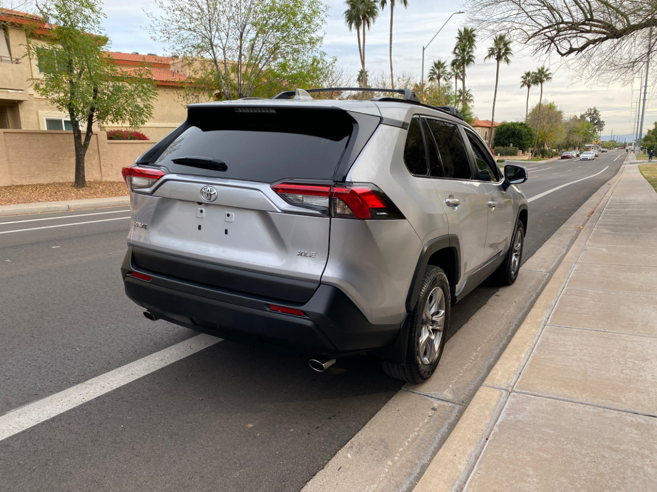 Toyota RAV4 XLE FWD (Natl) 2024