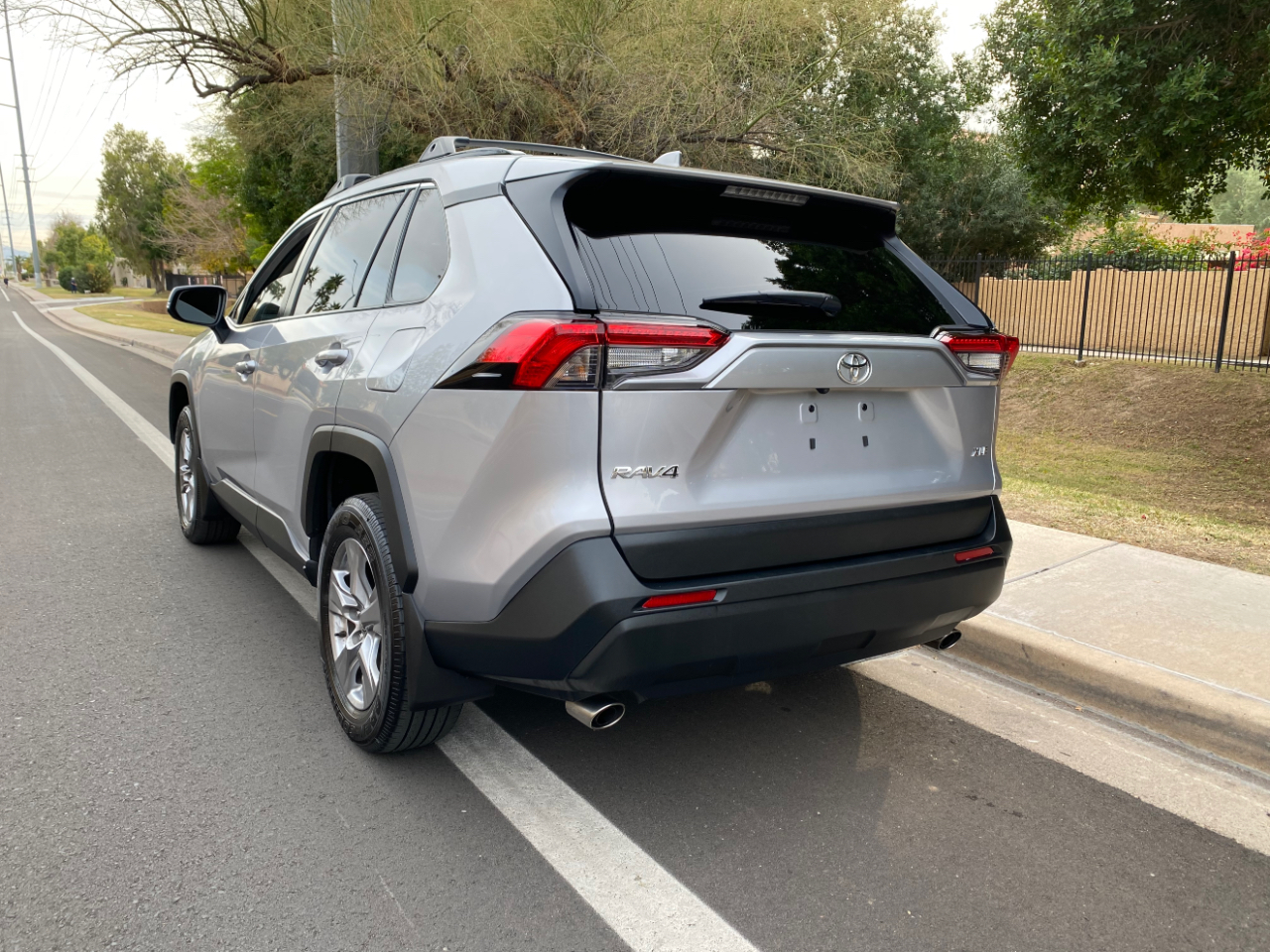 Toyota RAV4 XLE FWD (Natl) 2024