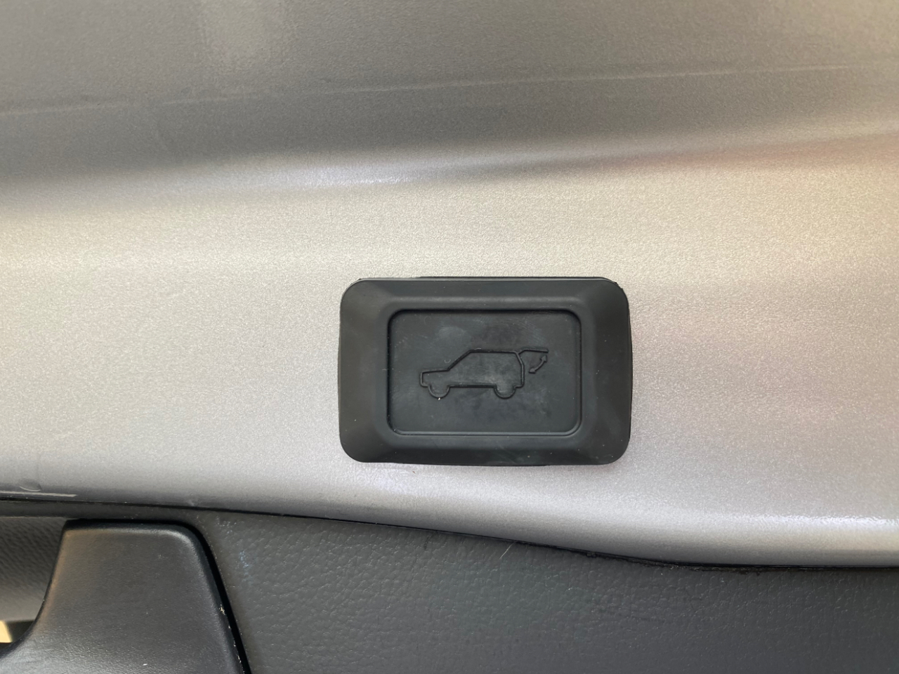 Toyota RAV4 XLE FWD (Natl) 2024