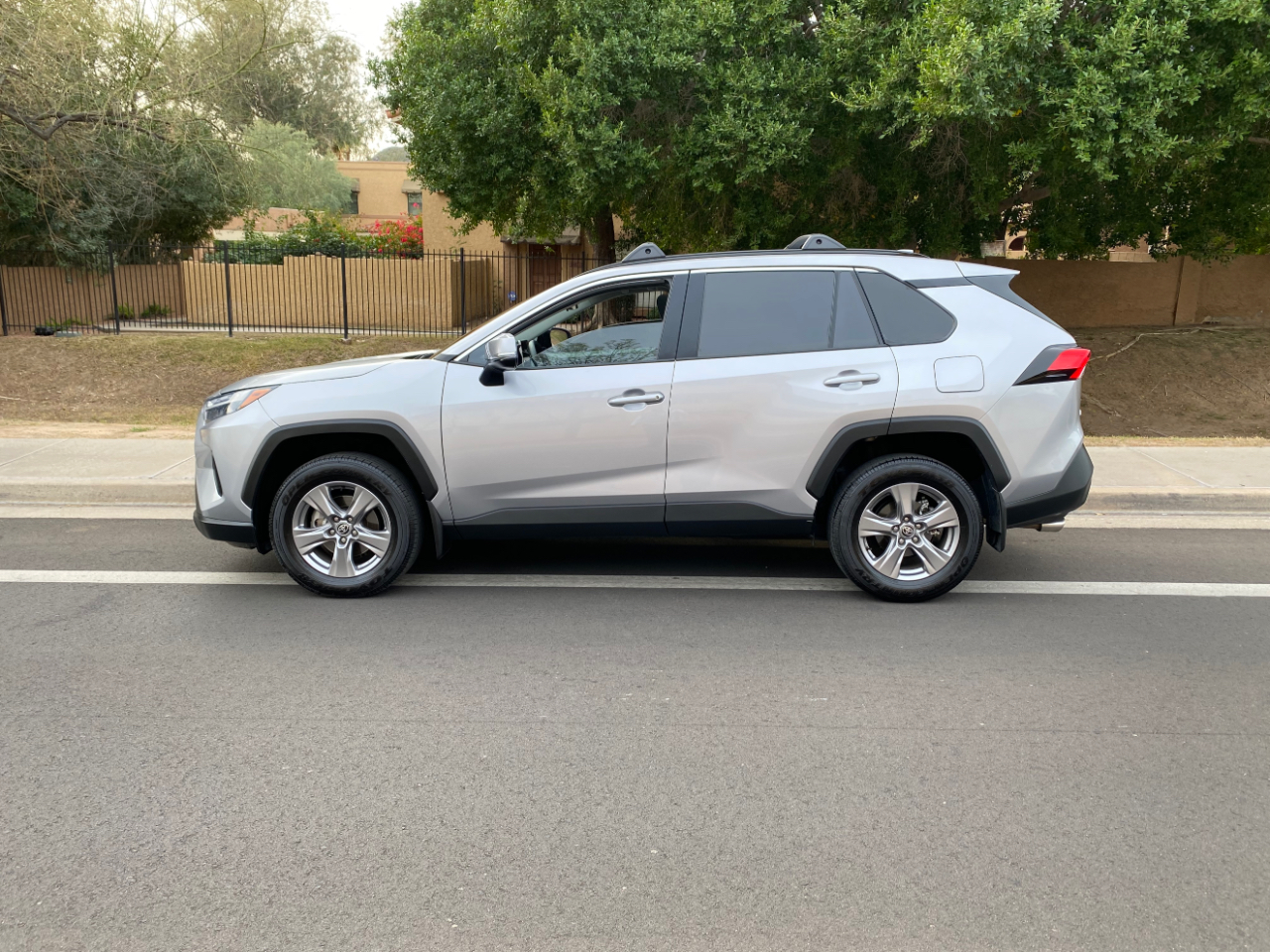 Toyota RAV4 XLE FWD (Natl) 2024