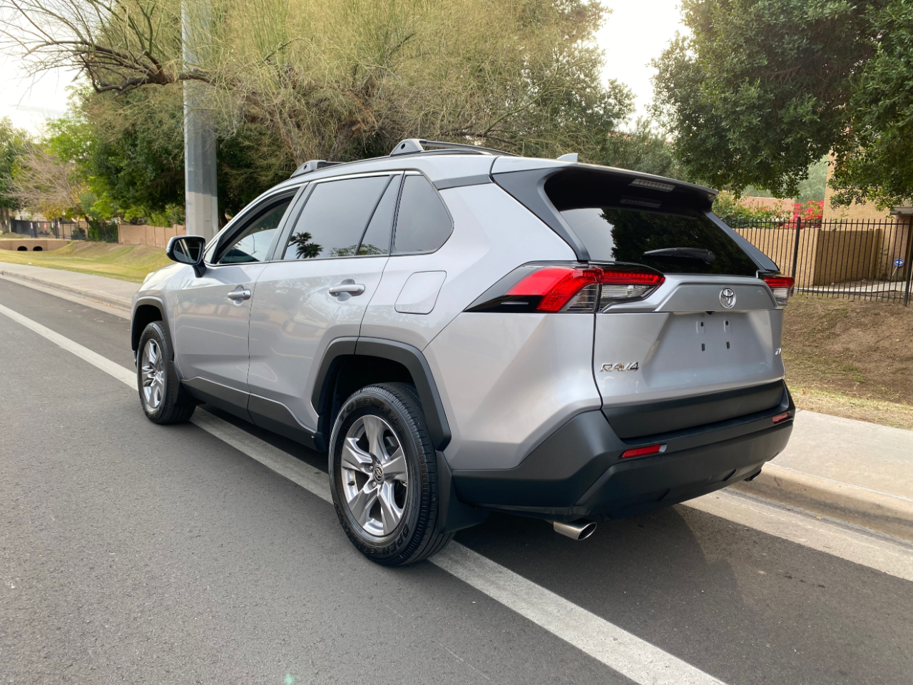 Toyota RAV4 XLE FWD (Natl) 2024