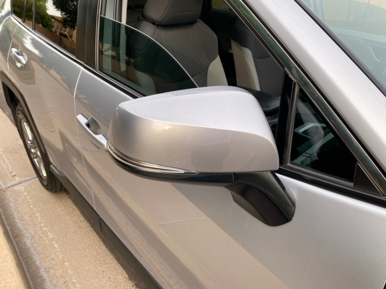 Toyota RAV4 XLE FWD (Natl) 2024