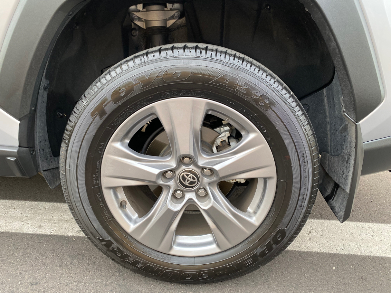 Toyota RAV4 XLE FWD (Natl) 2024