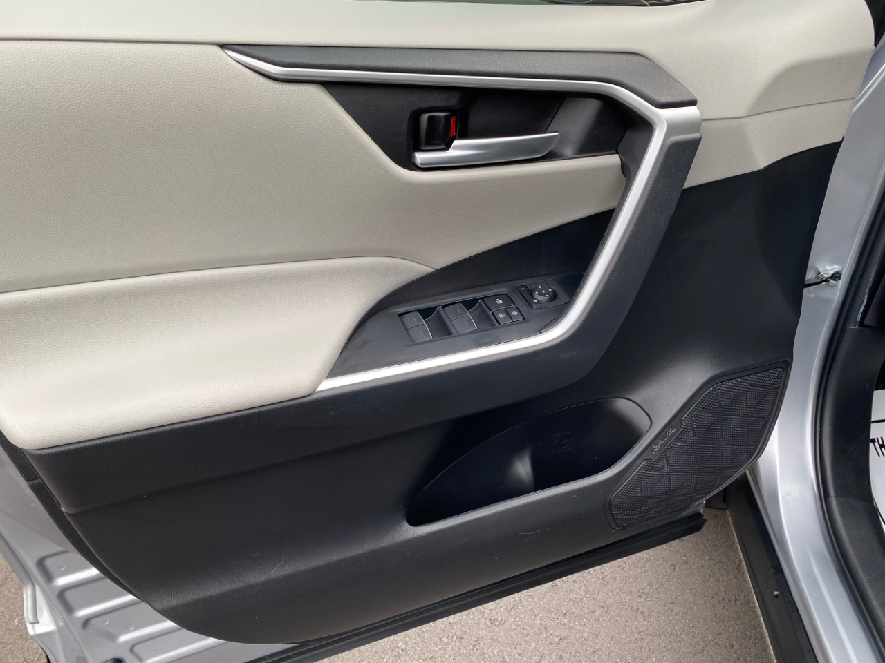 Toyota RAV4 XLE FWD (Natl) 2024