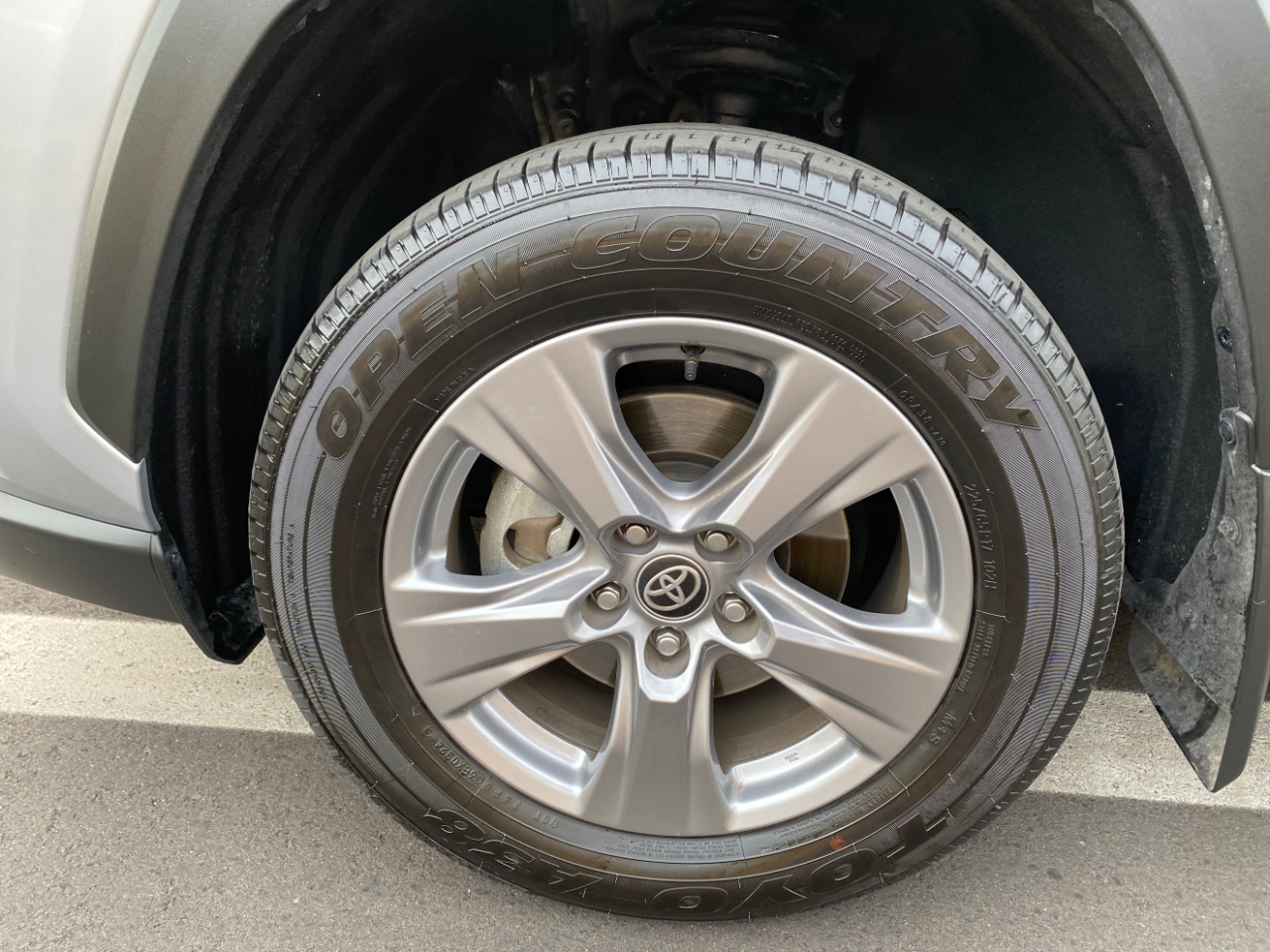 Toyota RAV4 XLE FWD (Natl) 2024