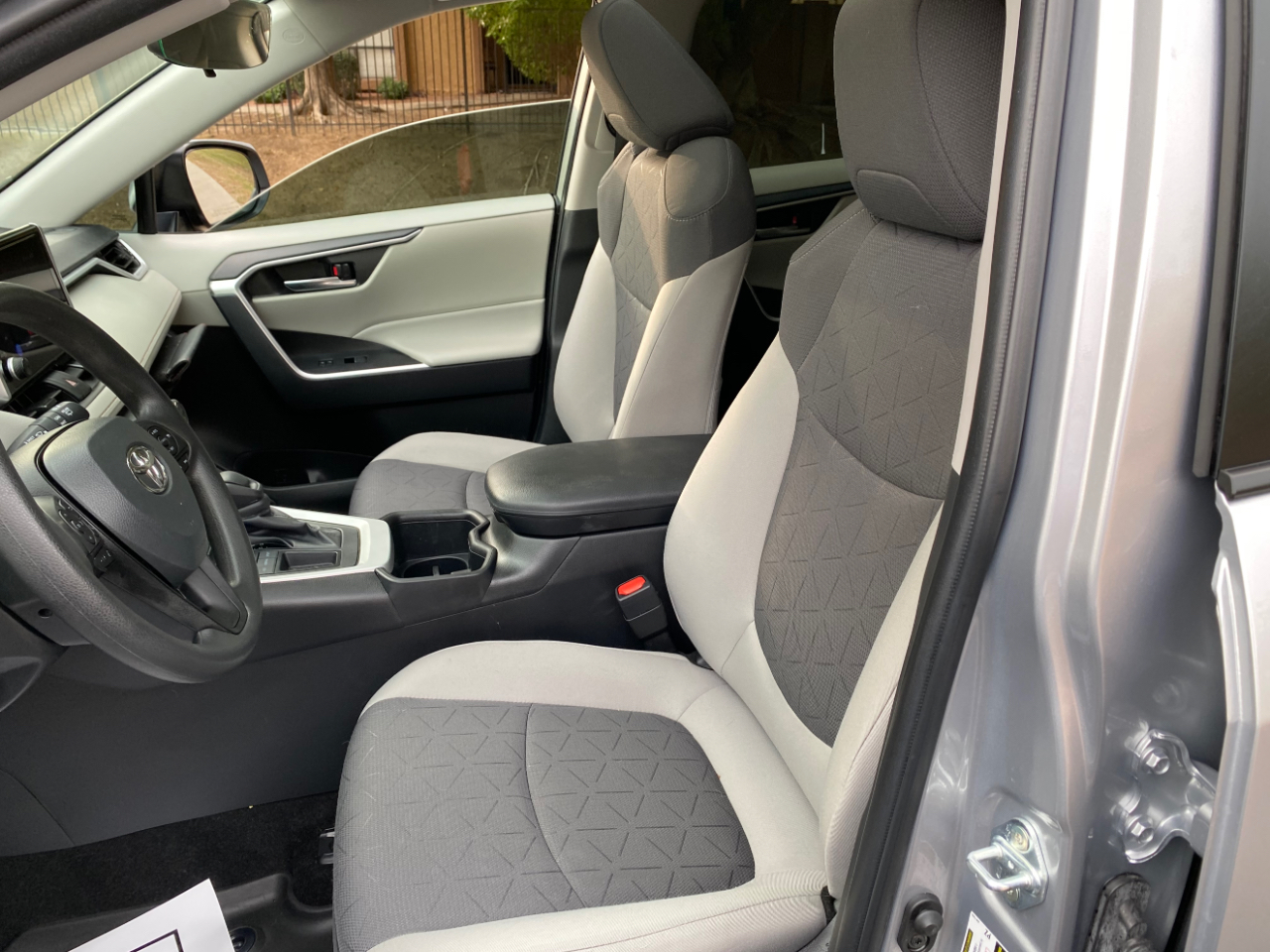 Toyota RAV4 XLE FWD (Natl) 2024