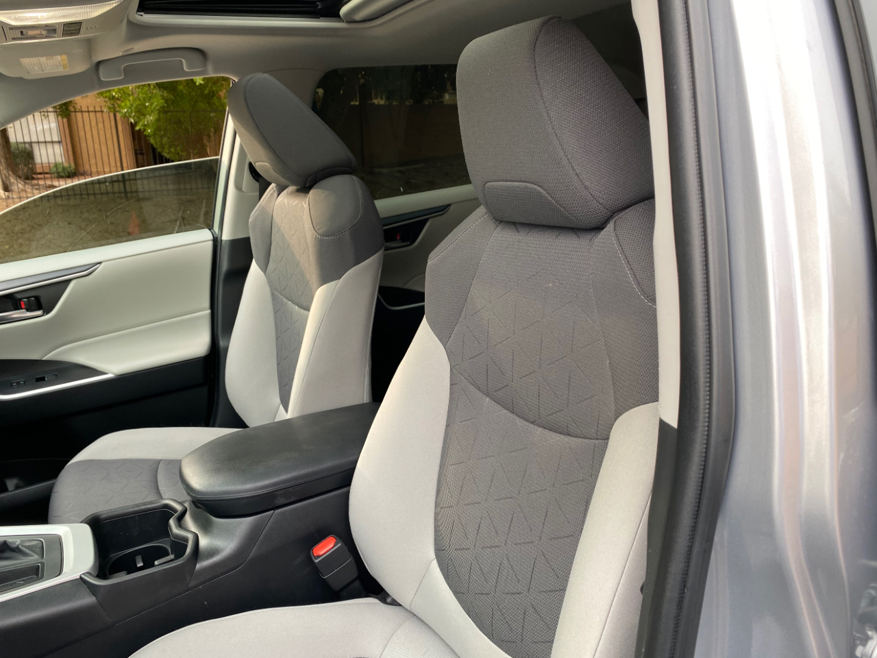 Toyota RAV4 XLE FWD (Natl) 2024