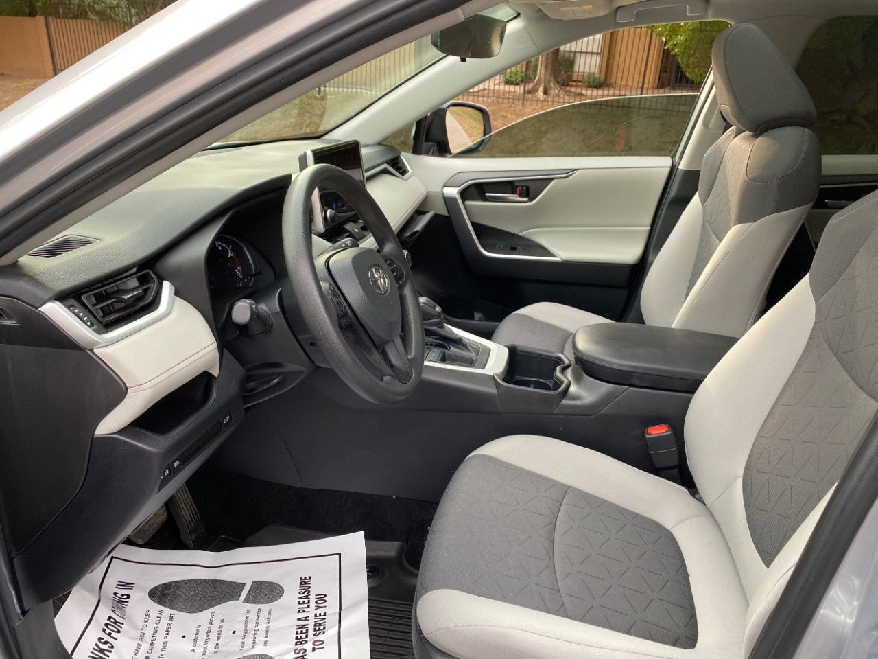 Toyota RAV4 XLE FWD (Natl) 2024