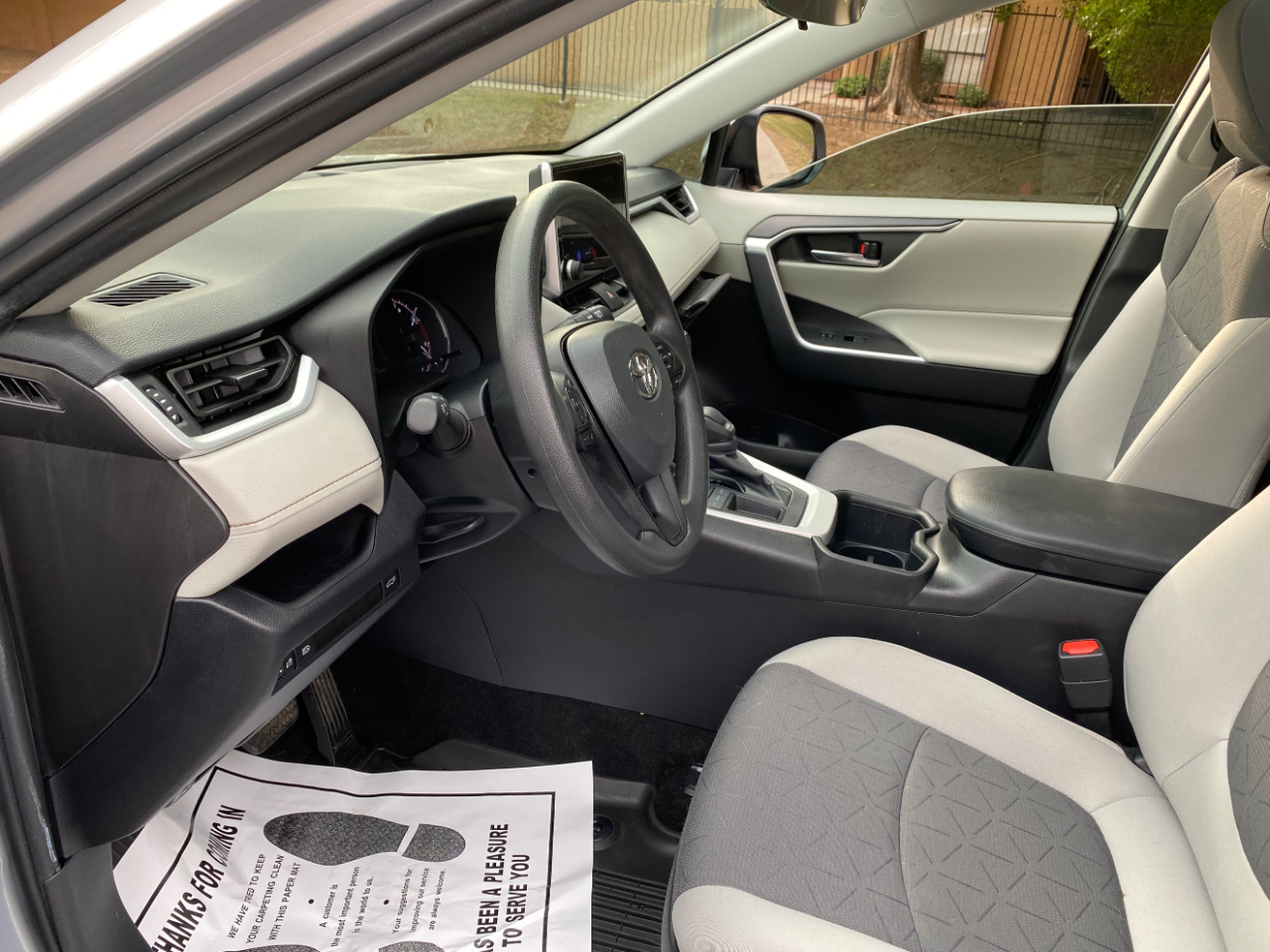 Toyota RAV4 XLE FWD (Natl) 2024