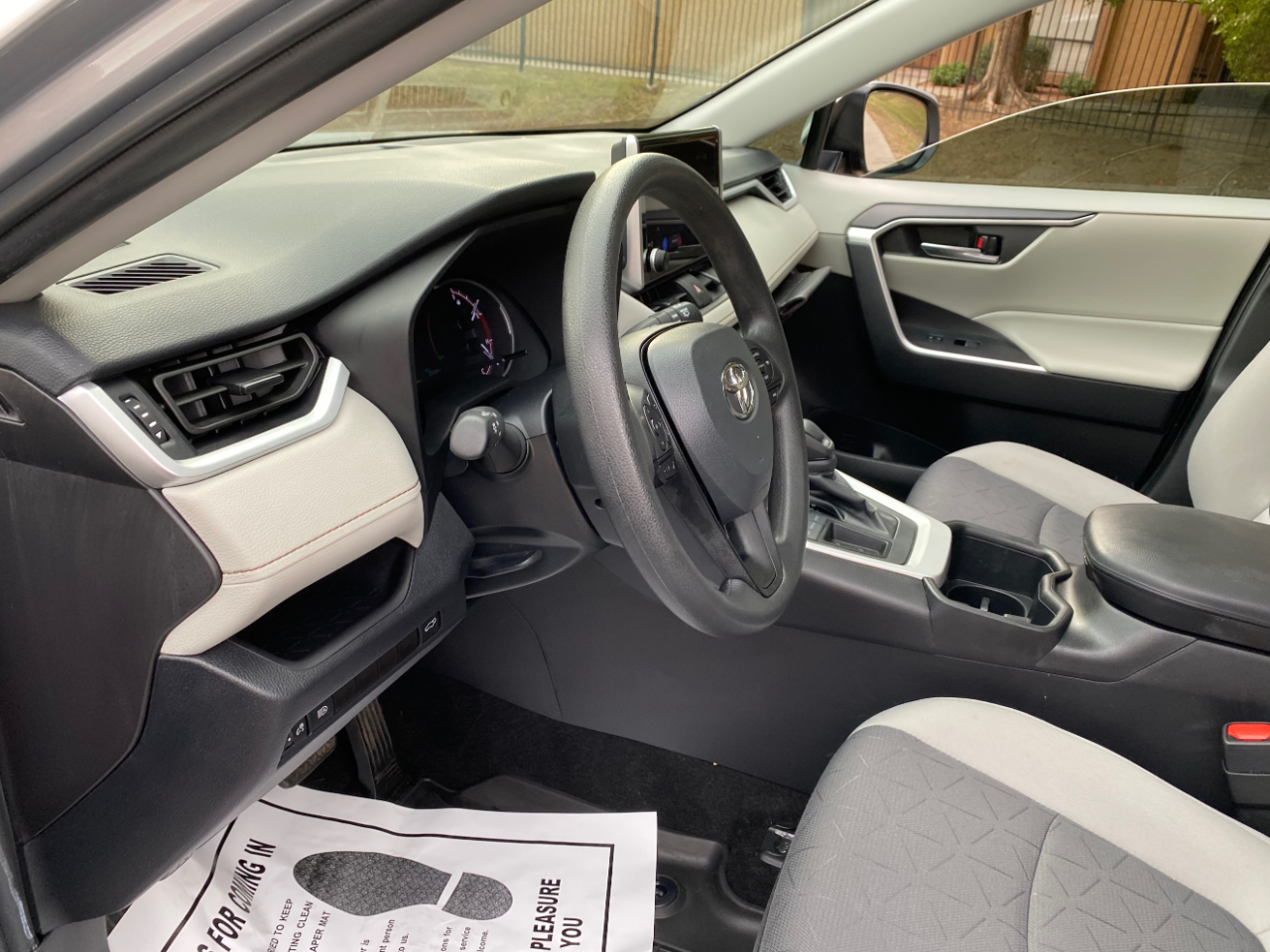 Toyota RAV4 XLE FWD (Natl) 2024