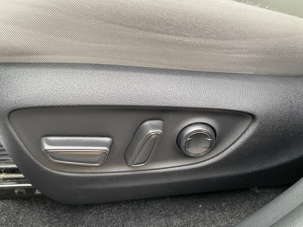 Toyota RAV4 XLE FWD (Natl) 2024