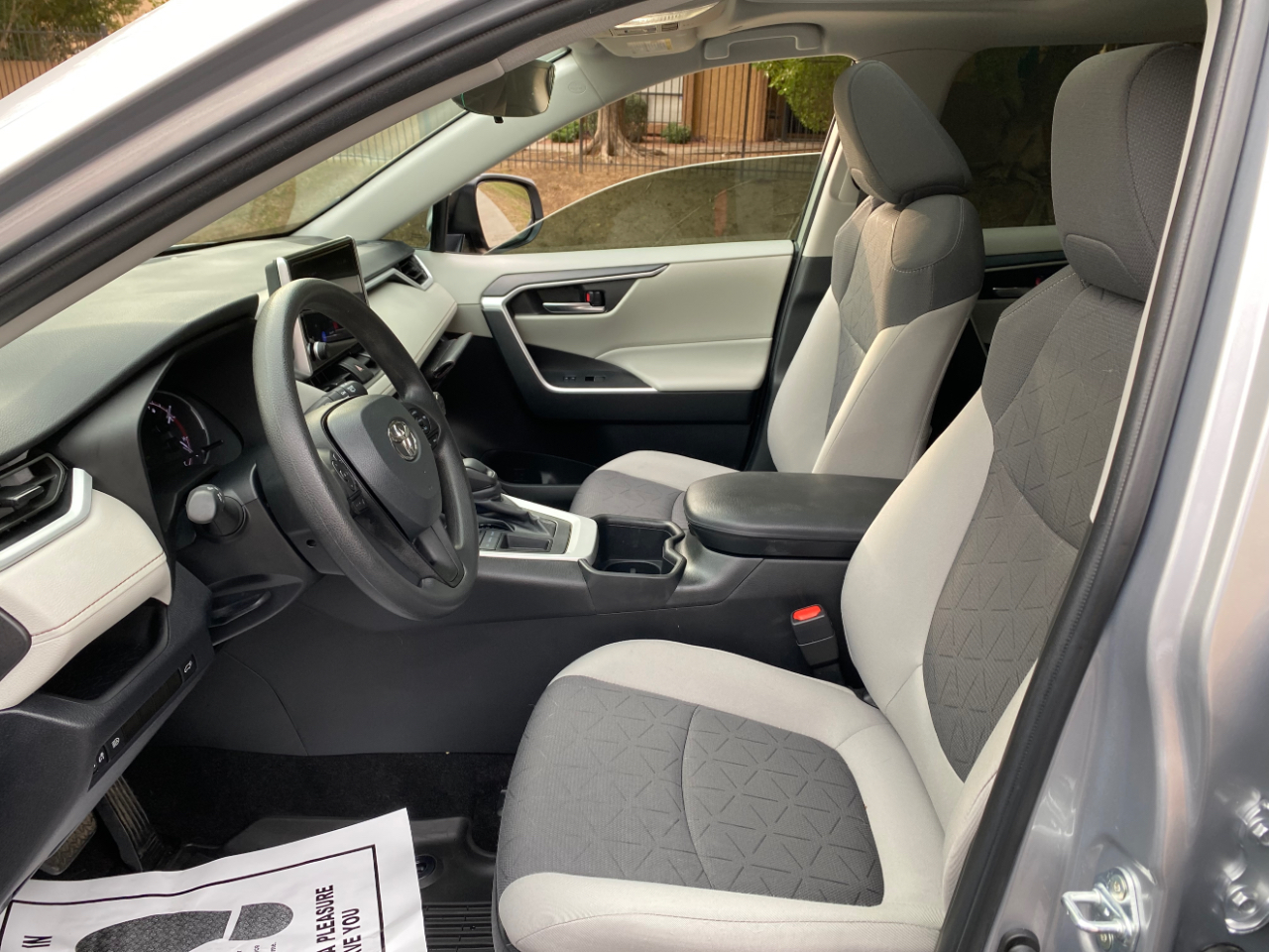 Toyota RAV4 XLE FWD (Natl) 2024