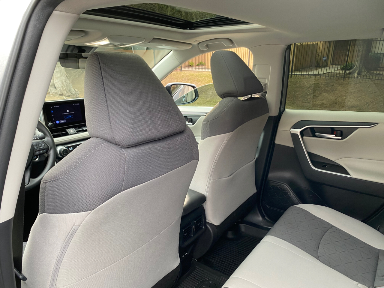 Toyota RAV4 XLE FWD (Natl) 2024