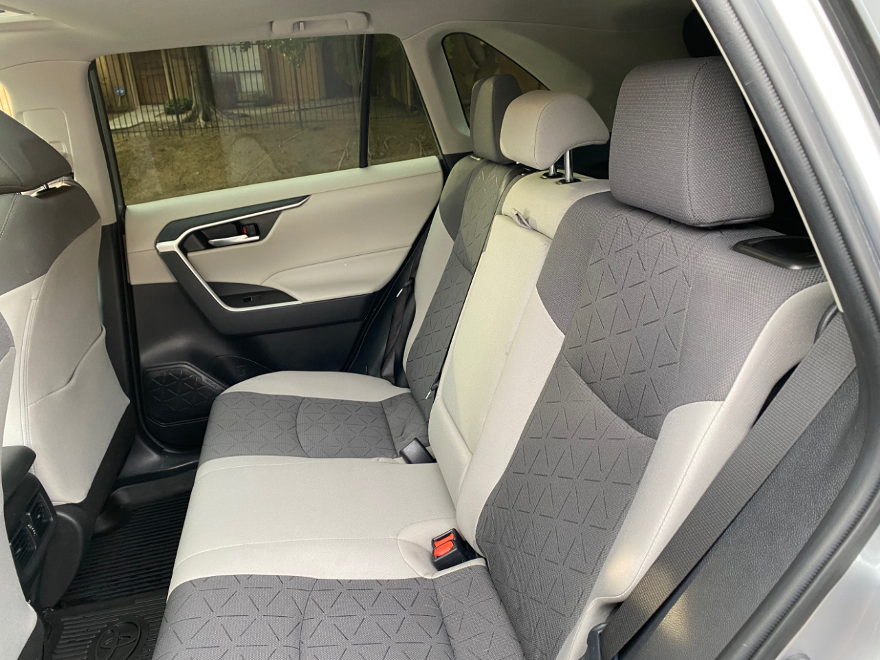 Toyota RAV4 XLE FWD (Natl) 2024