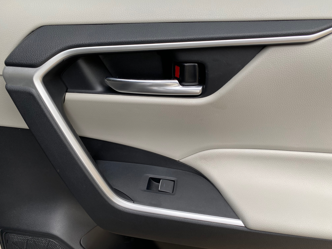 Toyota RAV4 XLE FWD (Natl) 2024