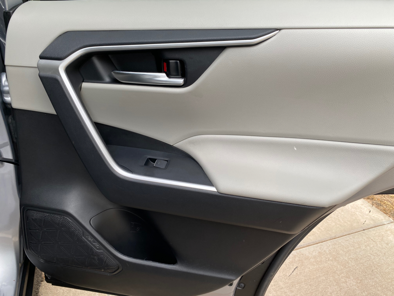 Toyota RAV4 XLE FWD (Natl) 2024