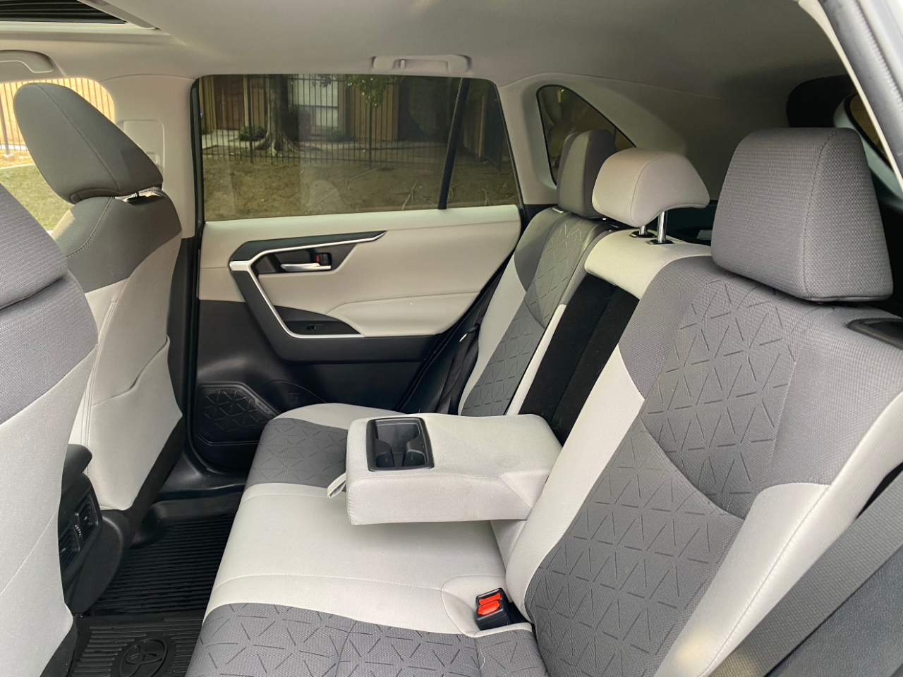 Toyota RAV4 XLE FWD (Natl) 2024