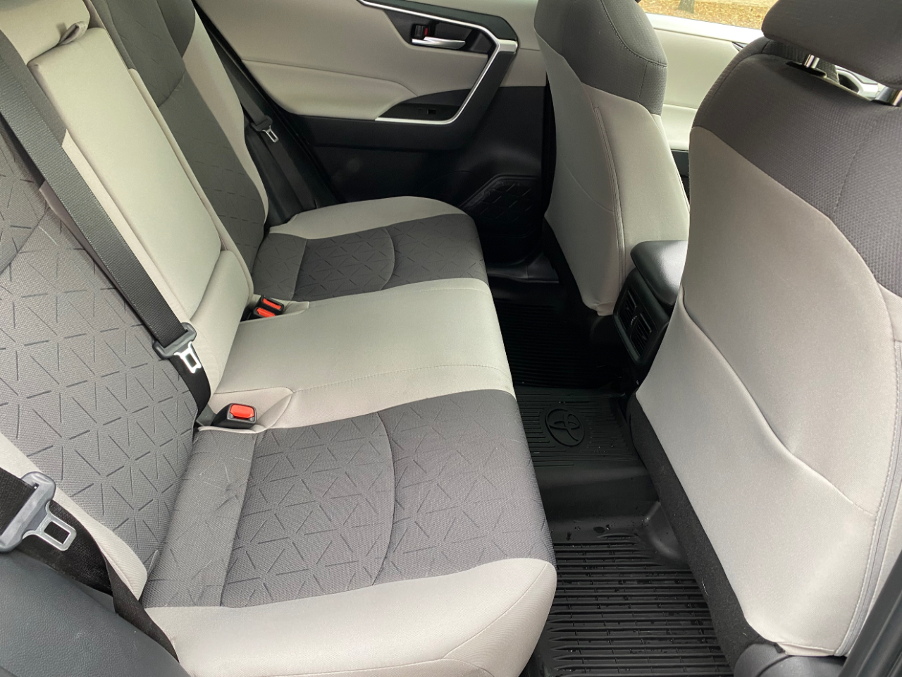 Toyota RAV4 XLE FWD (Natl) 2024