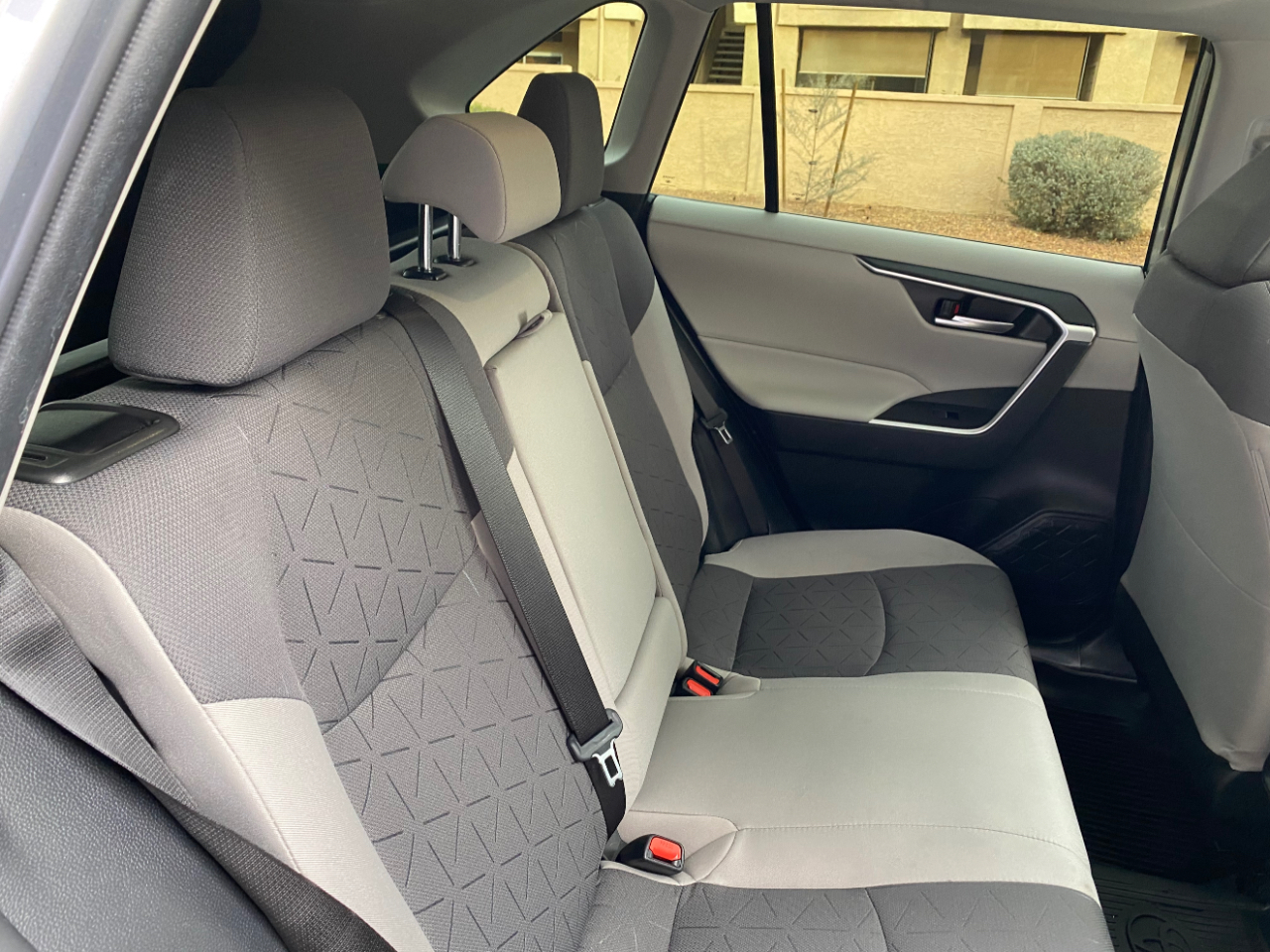 Toyota RAV4 XLE FWD (Natl) 2024