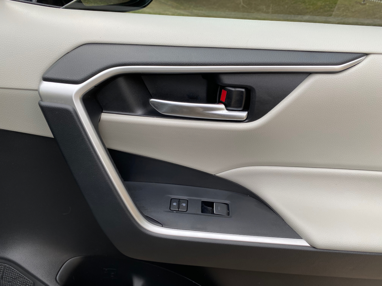 Toyota RAV4 XLE FWD (Natl) 2024